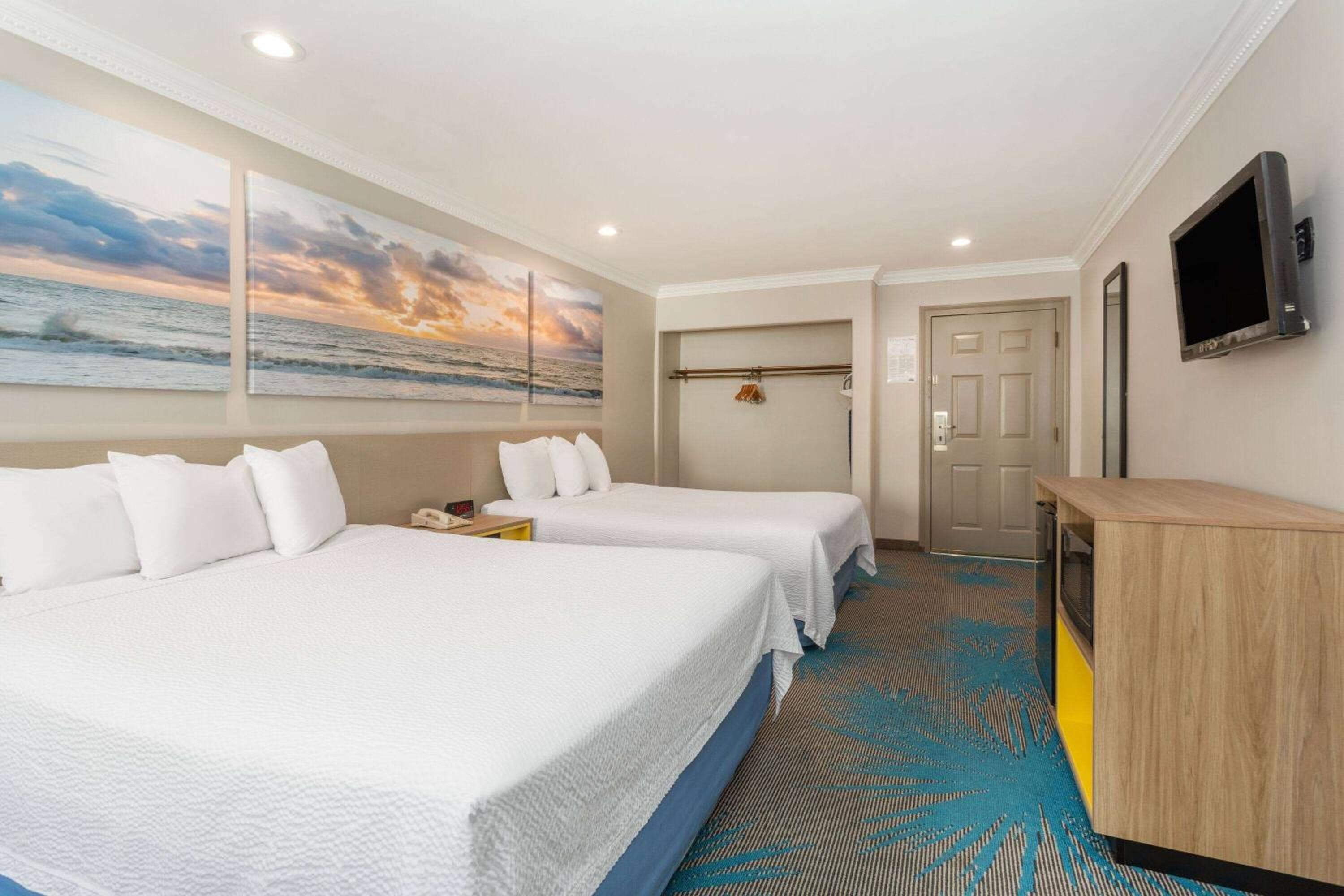Days Inn by Wyndham Santa Monica — 3