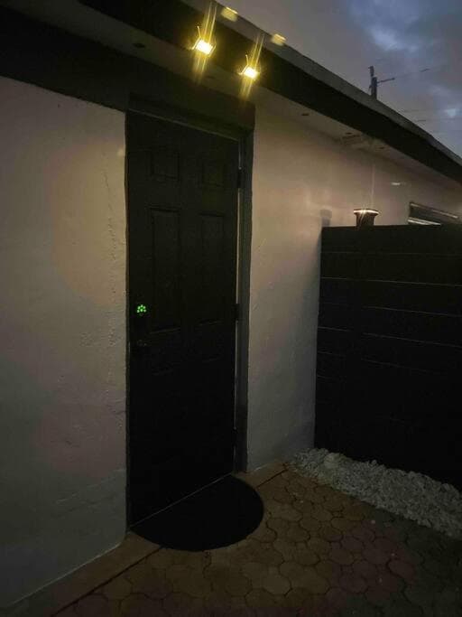 Private Guest Suite Near Hard Rock, Airport & Cruise Port — 30