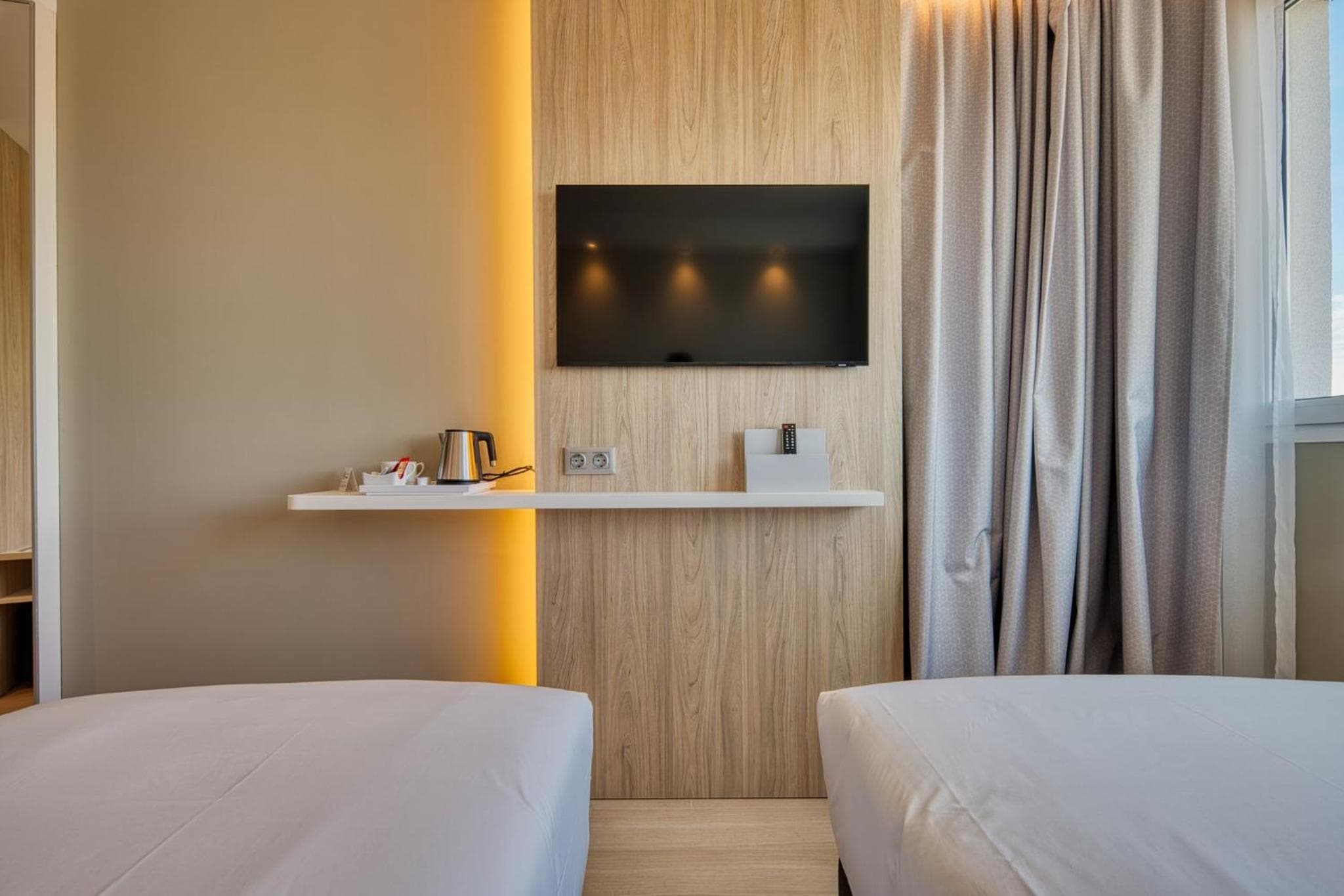 Holiday Inn Express - Madrid - Airport by IHG — 11