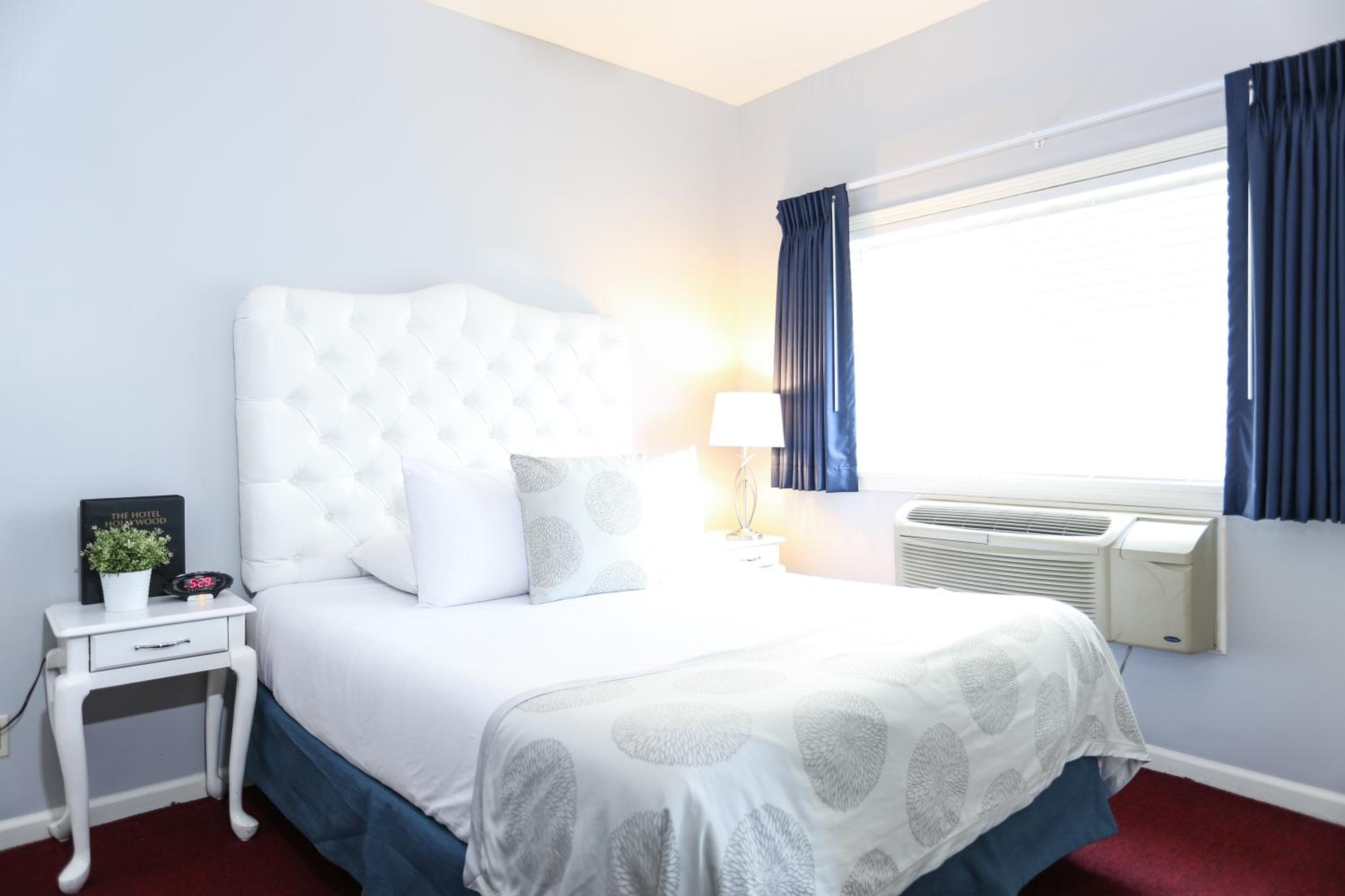L'Hotel Hollywood — 4