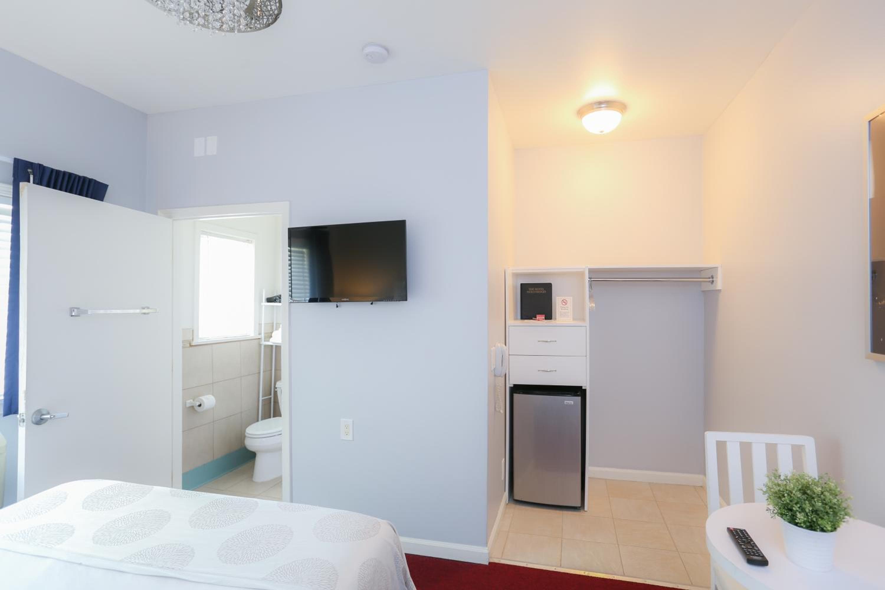 L'Hotel Hollywood — 29