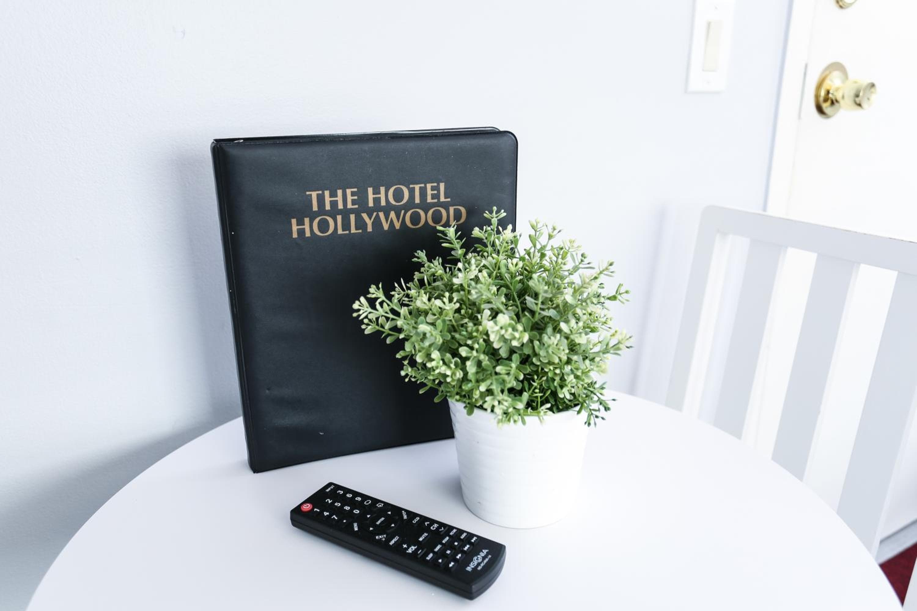 L'Hotel Hollywood — 26