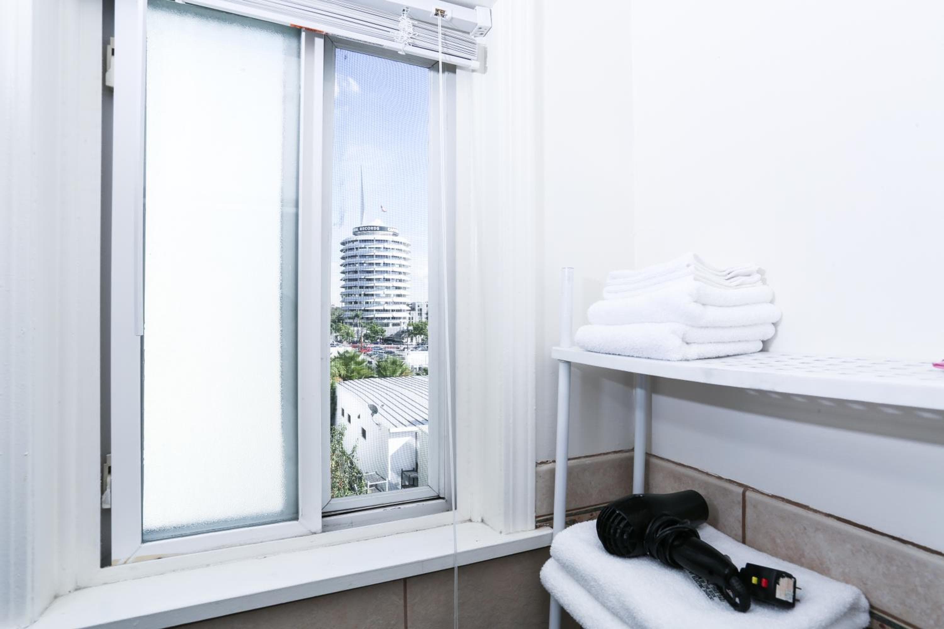 L'Hotel Hollywood — 25