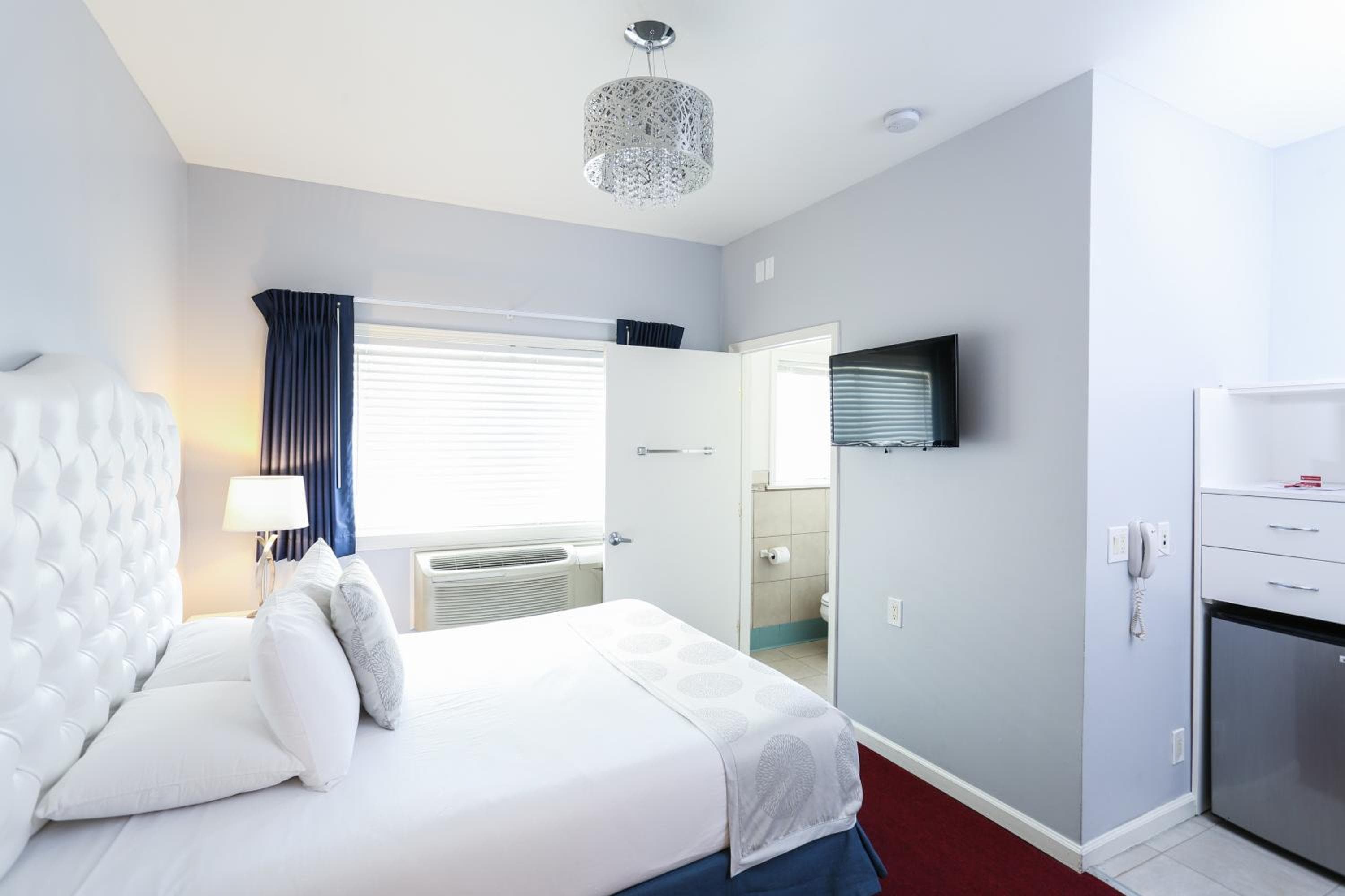 L'Hotel Hollywood — 2
