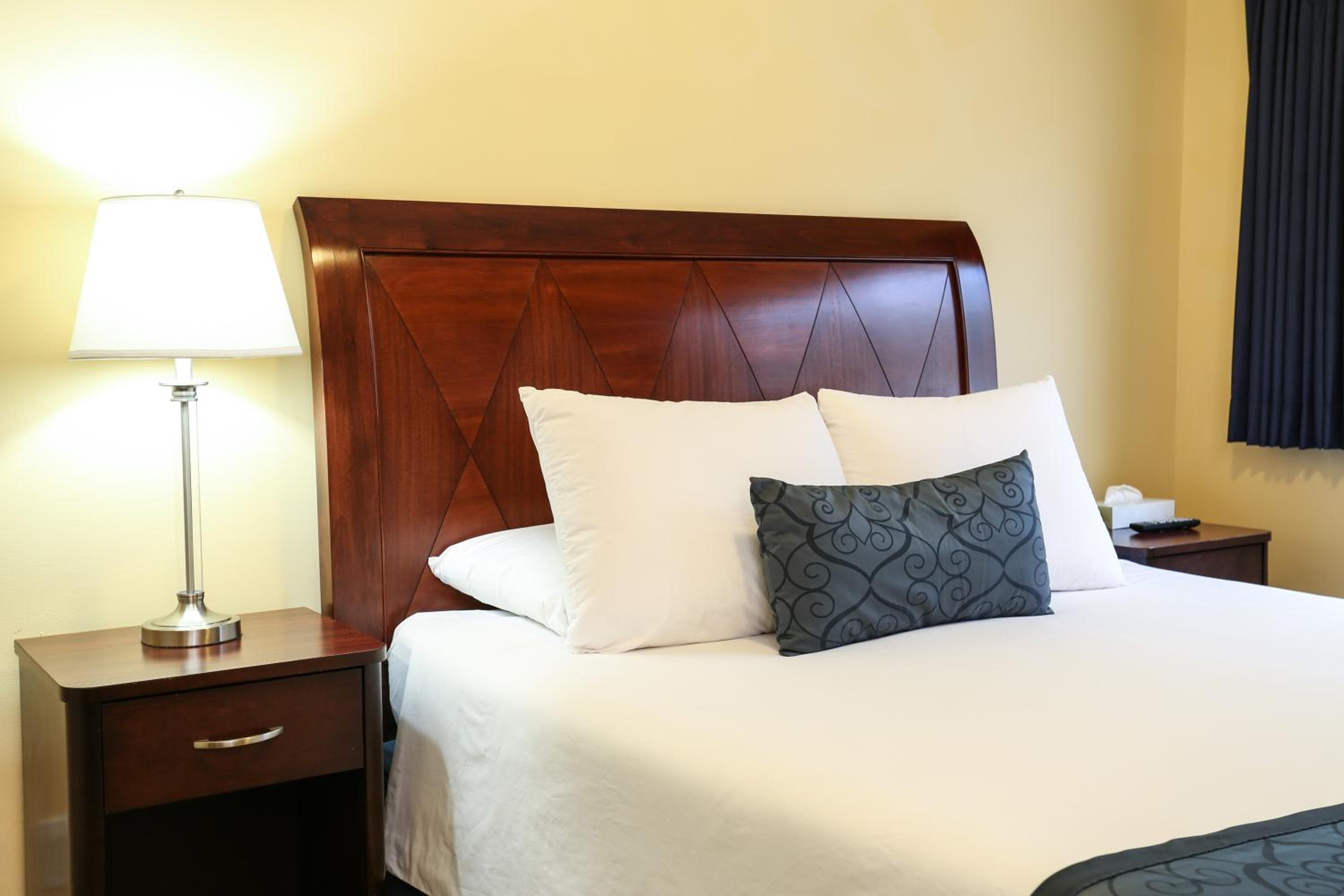 L'Hotel Hollywood — 9