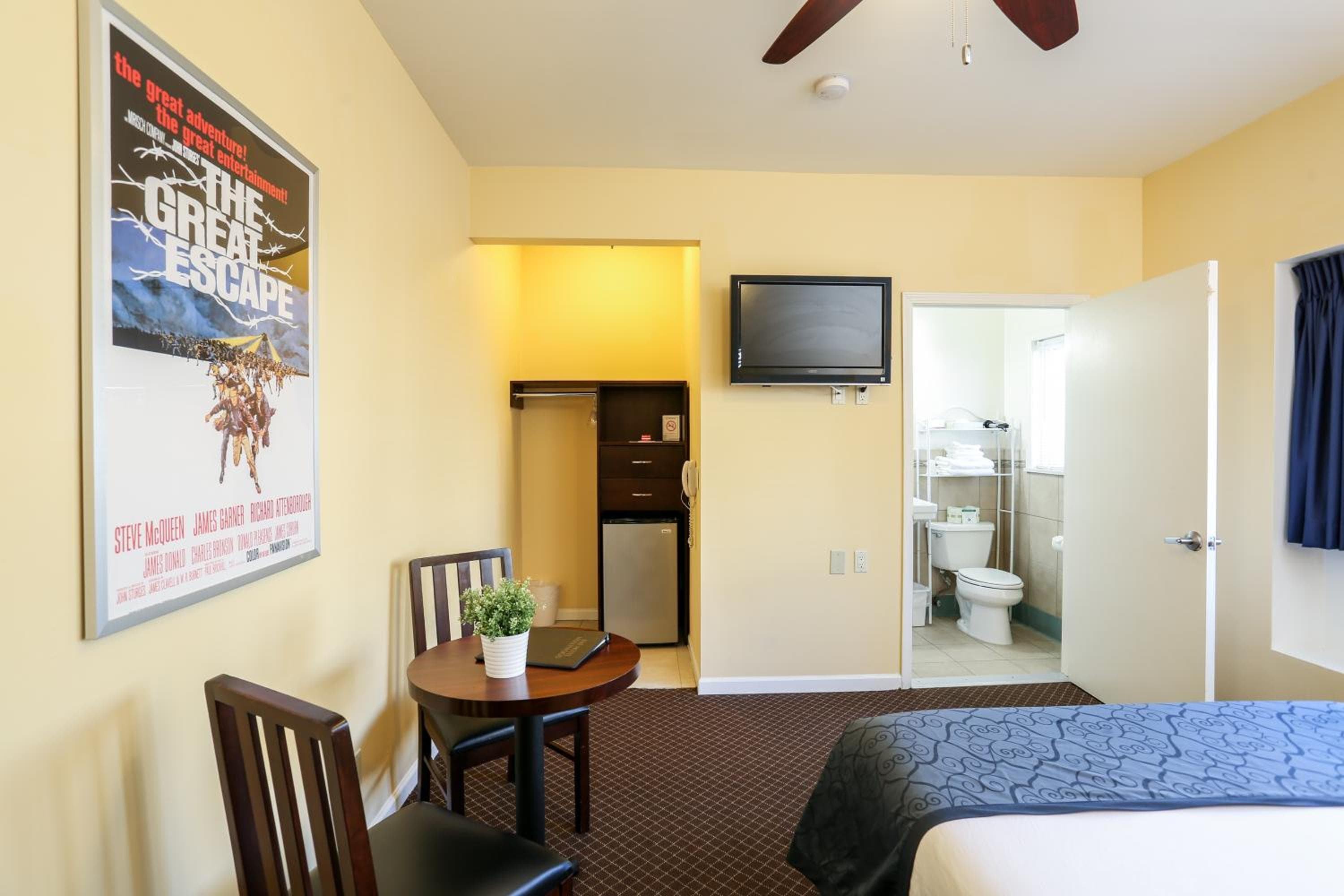 L'Hotel Hollywood — 6