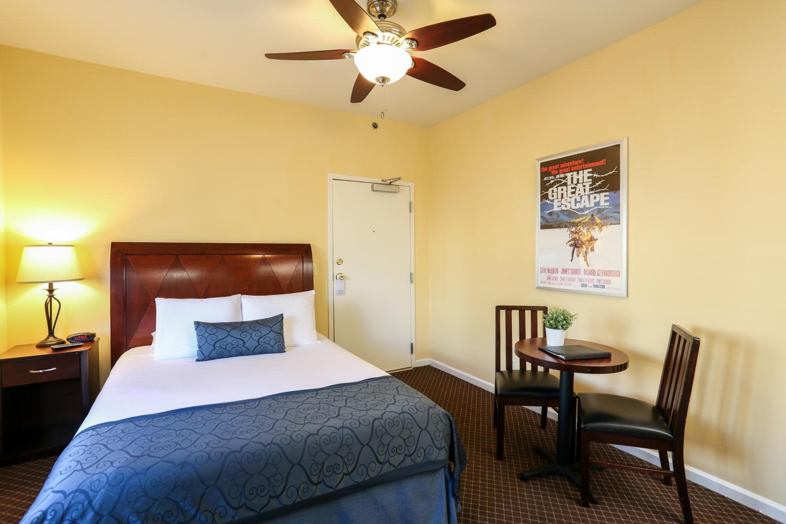 L'Hotel Hollywood — 11