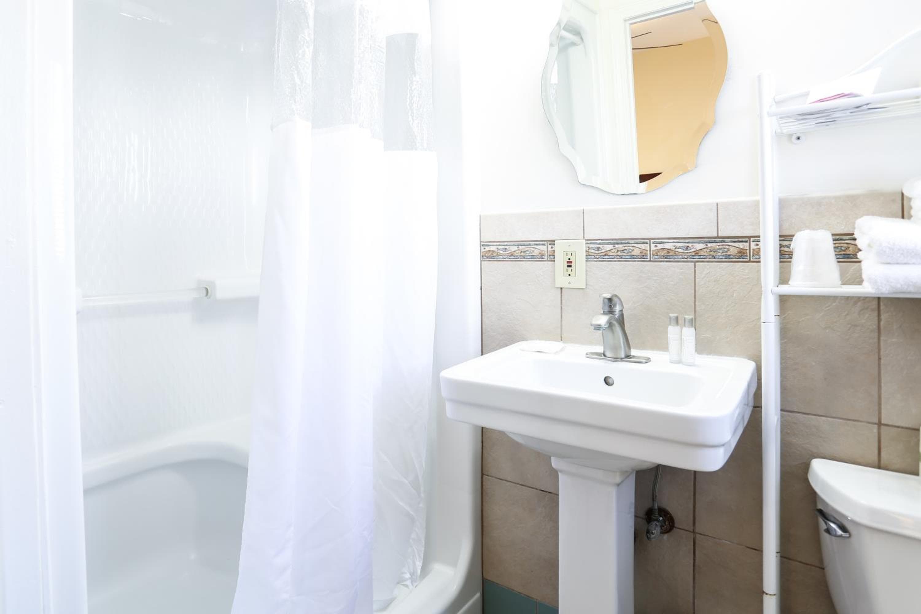 L'Hotel Hollywood — 27