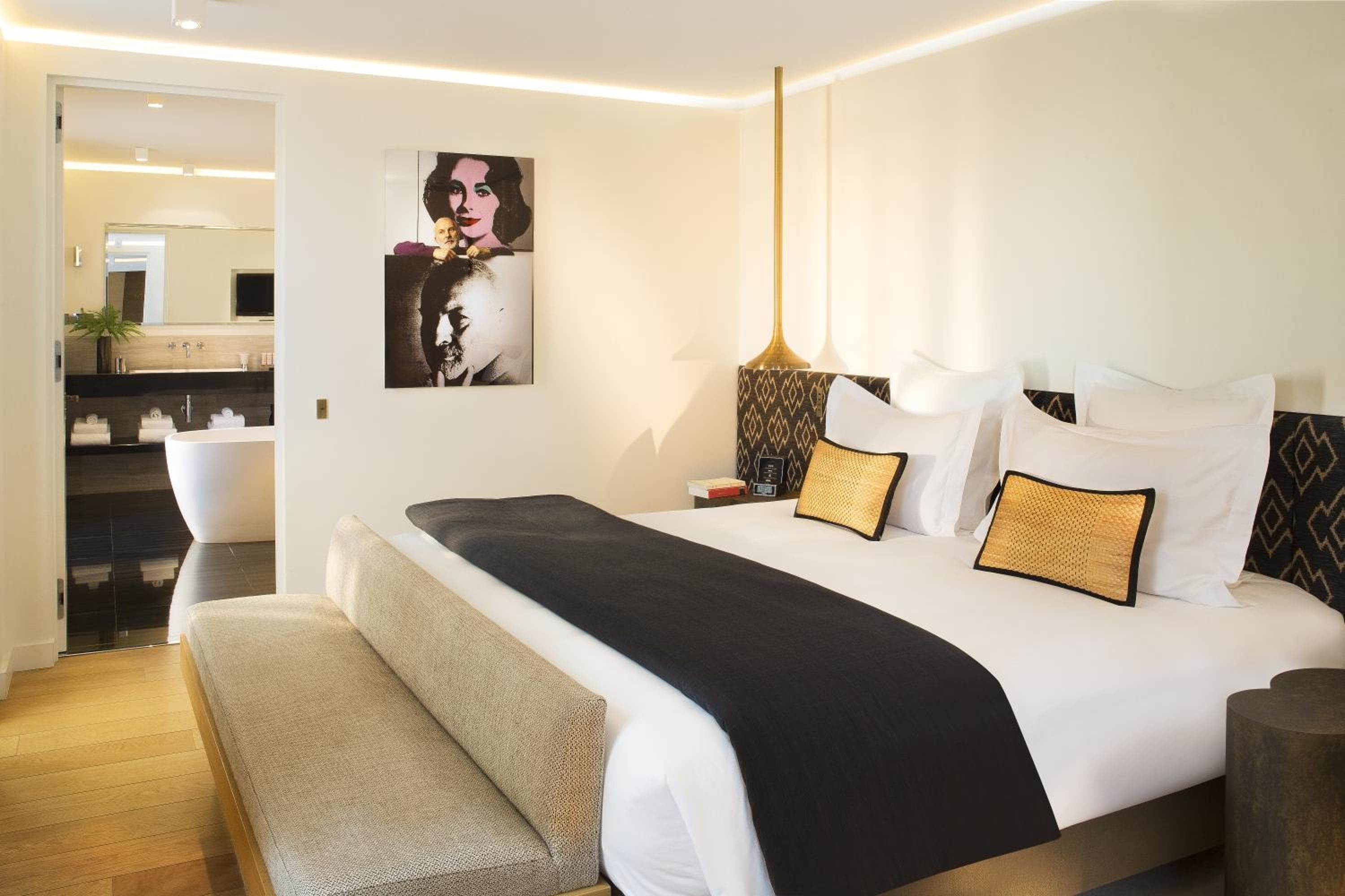 Hotel Marignan Champs-Elysées — 24