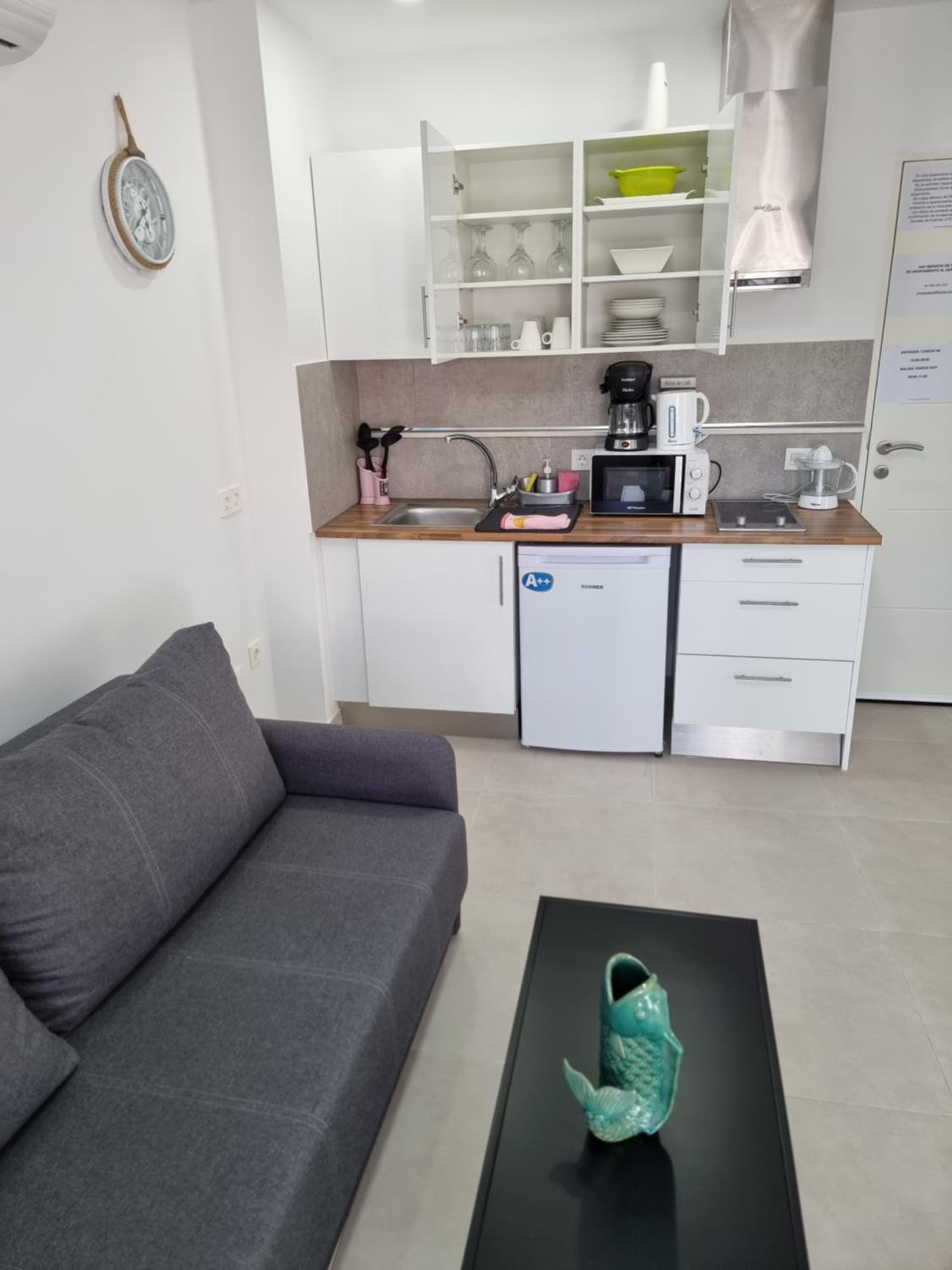 APARTAMENTOS ELEMAR free luggage storage — 5