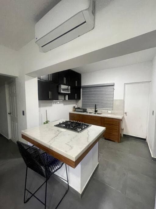 El apartamento tiene 1 dormitorio, 2 dormitorios y 2 baños. — 20