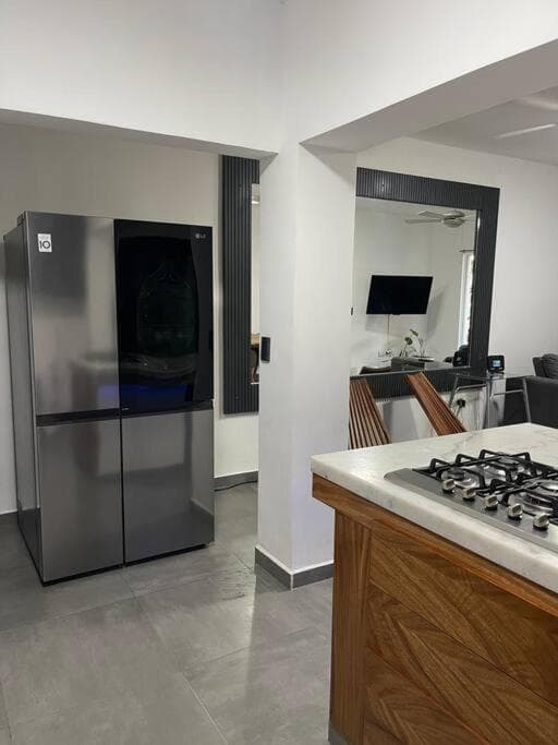 El apartamento tiene 1 dormitorio, 2 dormitorios y 2 baños. — 8