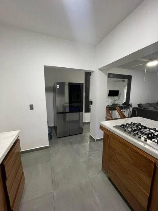 El apartamento tiene 1 dormitorio, 2 dormitorios y 2 baños. — 9