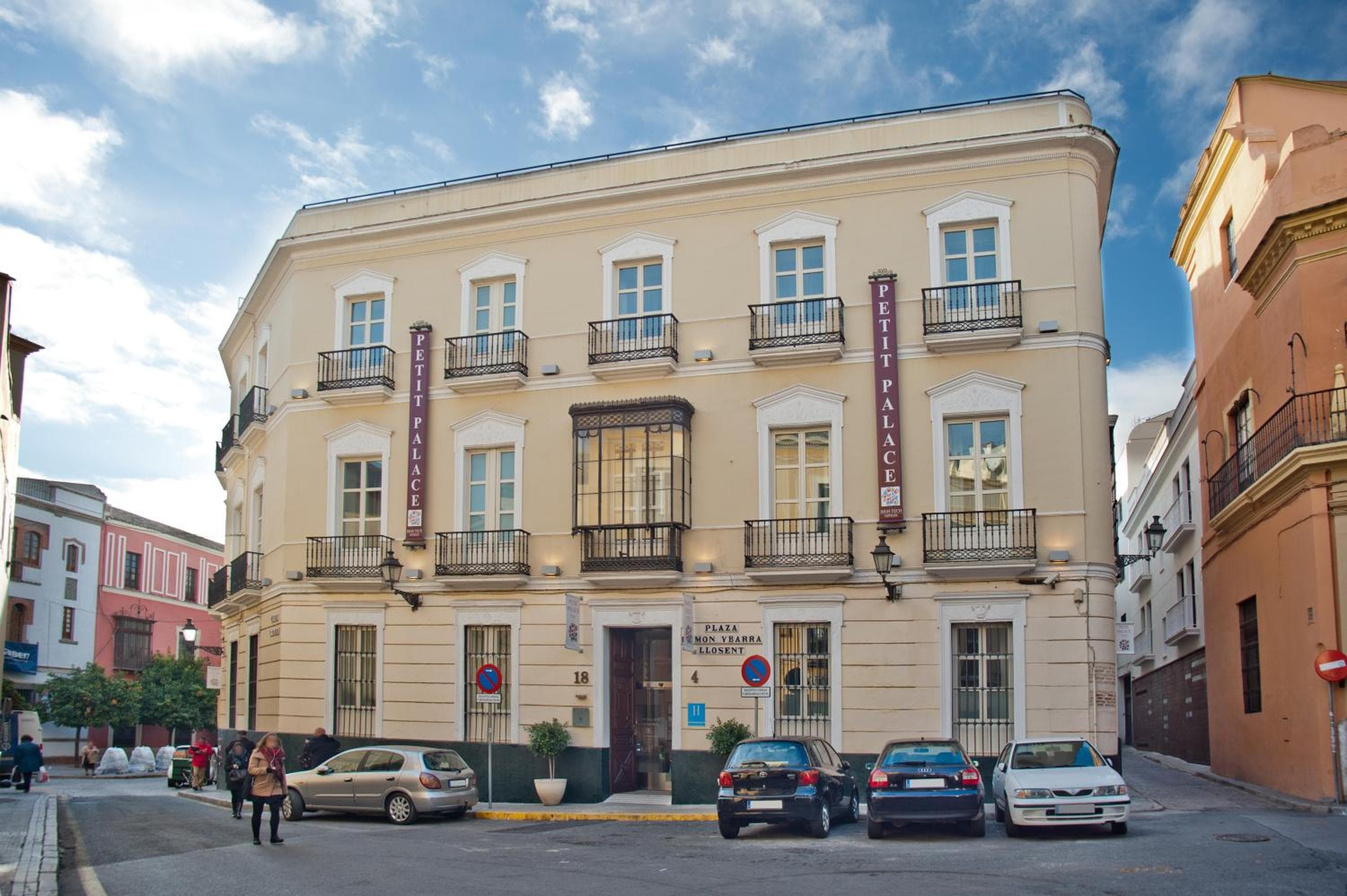 Petit Palace Santa Cruz — 3