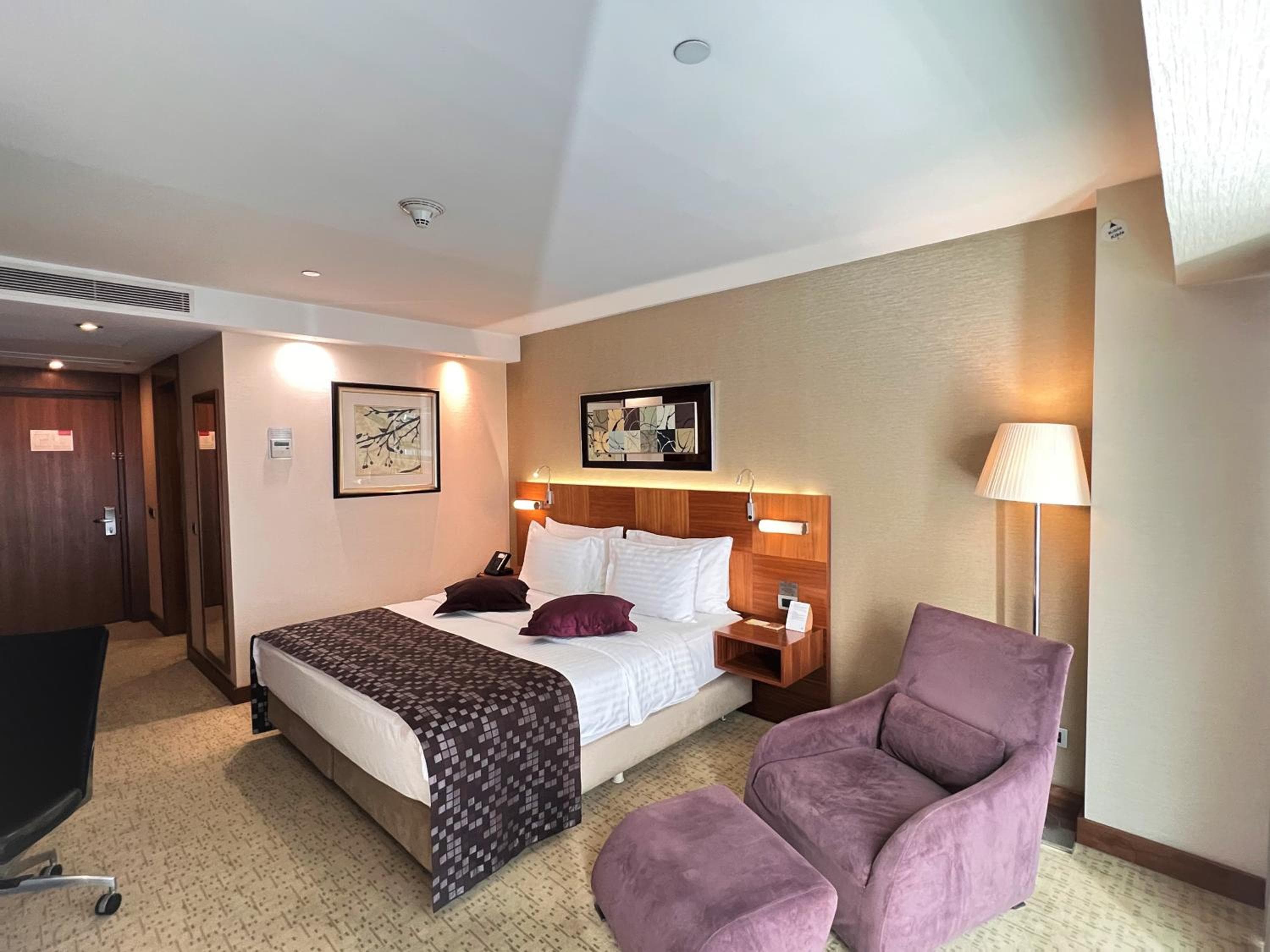 Crowne Plaza Istanbul Harbiye by IHG — 12