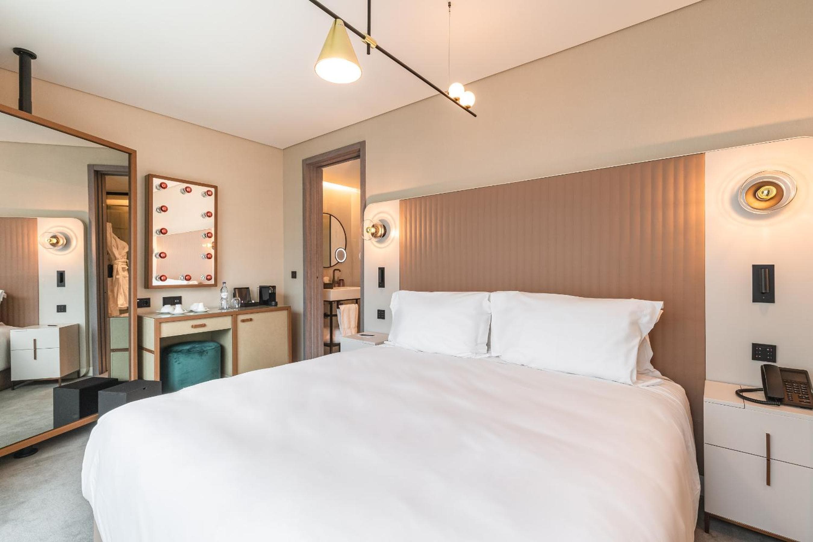 LUSTER Hotel — 9