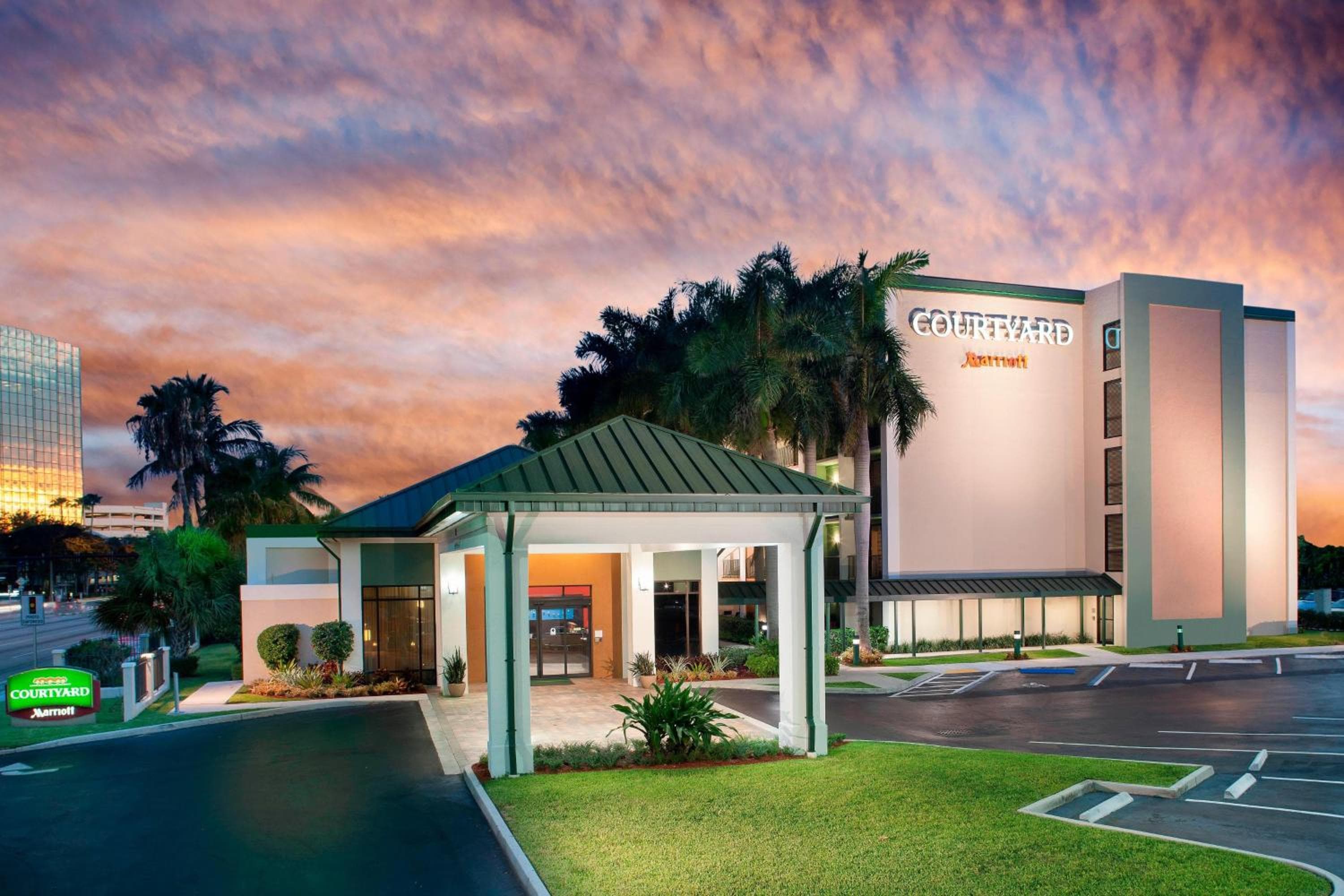 Courtyard by Marriott Fort Lauderdale East / Lauderdale-by-the-Sea — 1