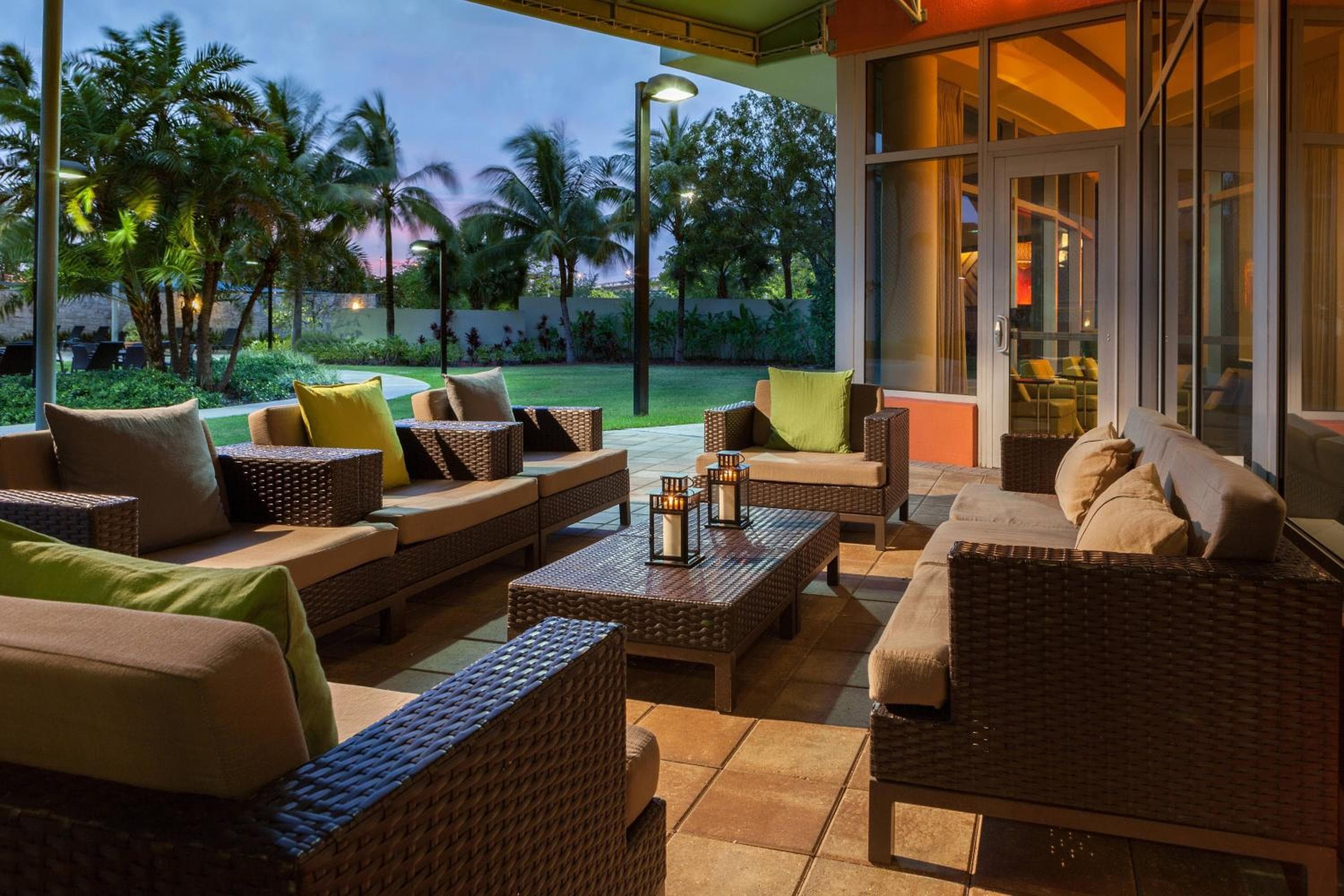 Cortile del Marriott Miami Airport — 8