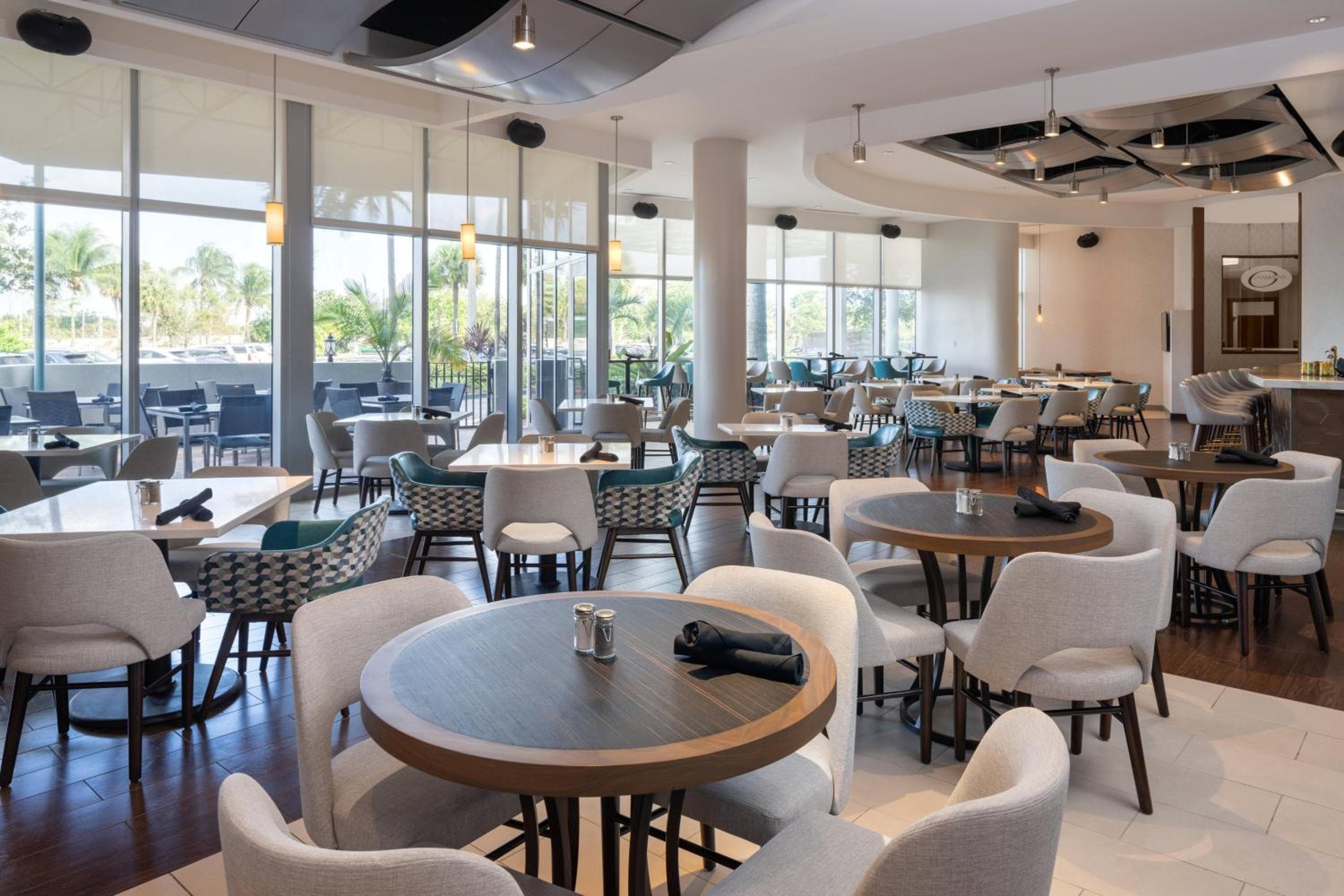Cortile del Marriott Miami Airport — 24