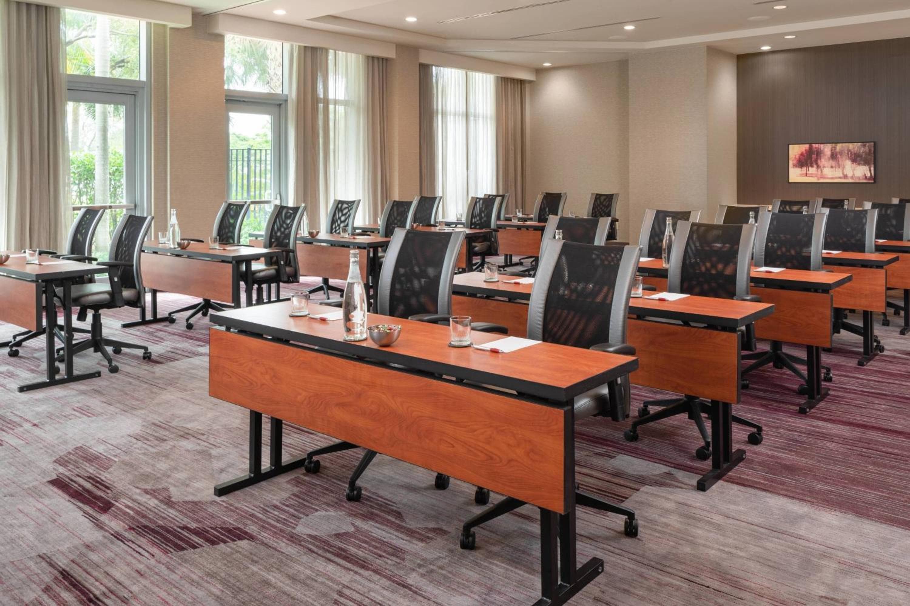 Courtyard by Marriott Miami Airport — 20