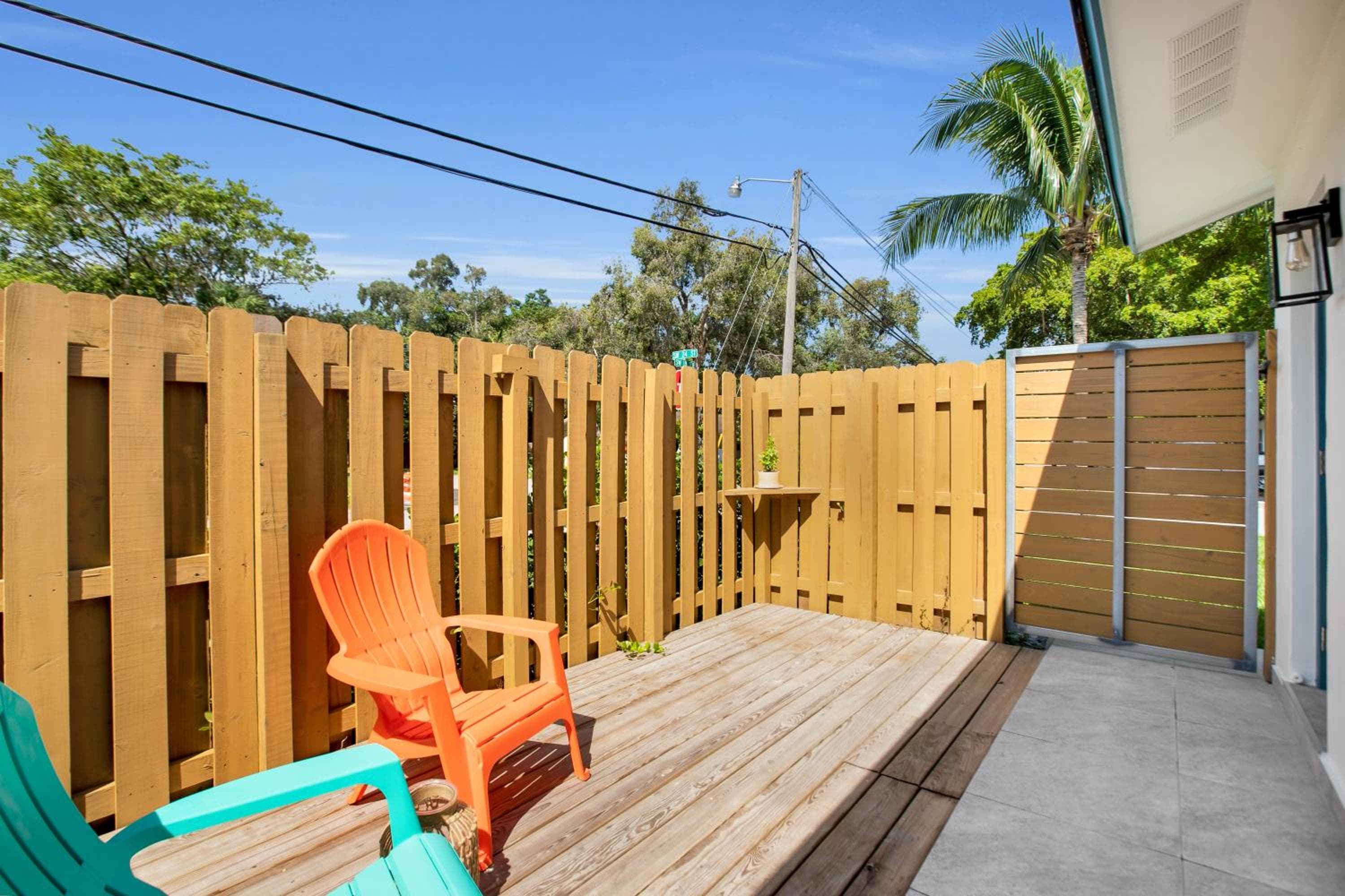 LoKal Rental destino Tropical Florida — 1
