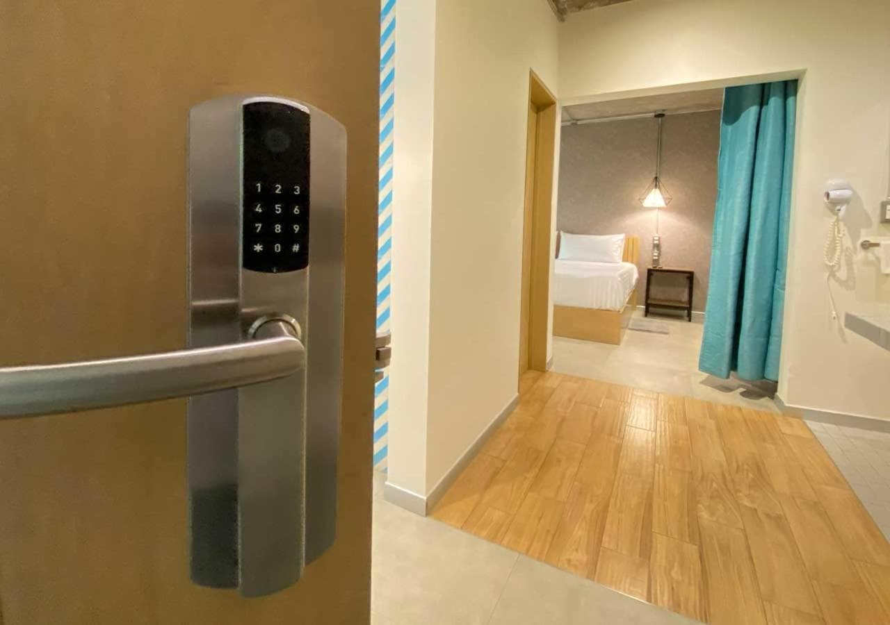 Le Host Business Suites del WTC — 3