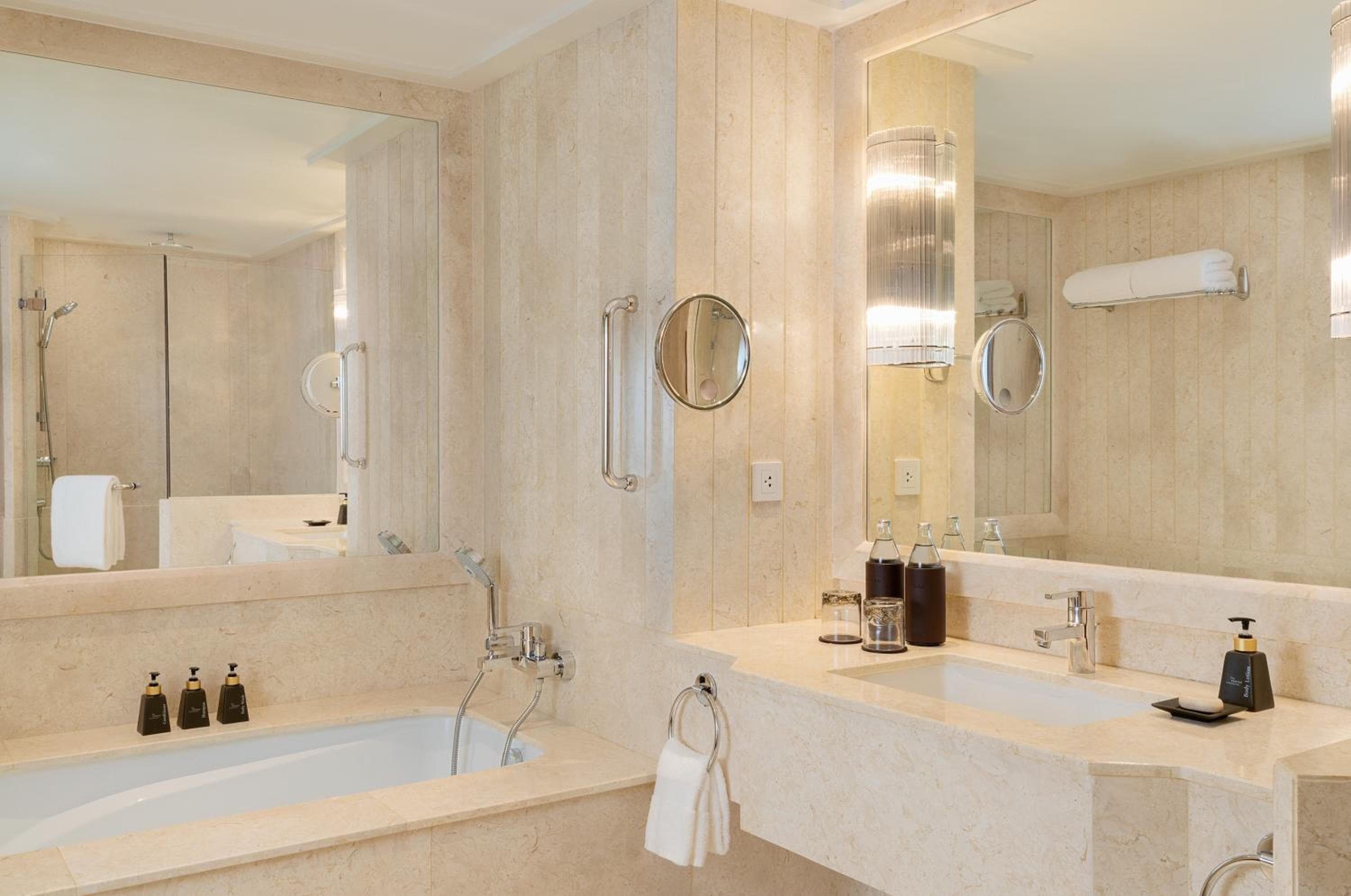 Anantara Siam Bangkok Hotel — 8