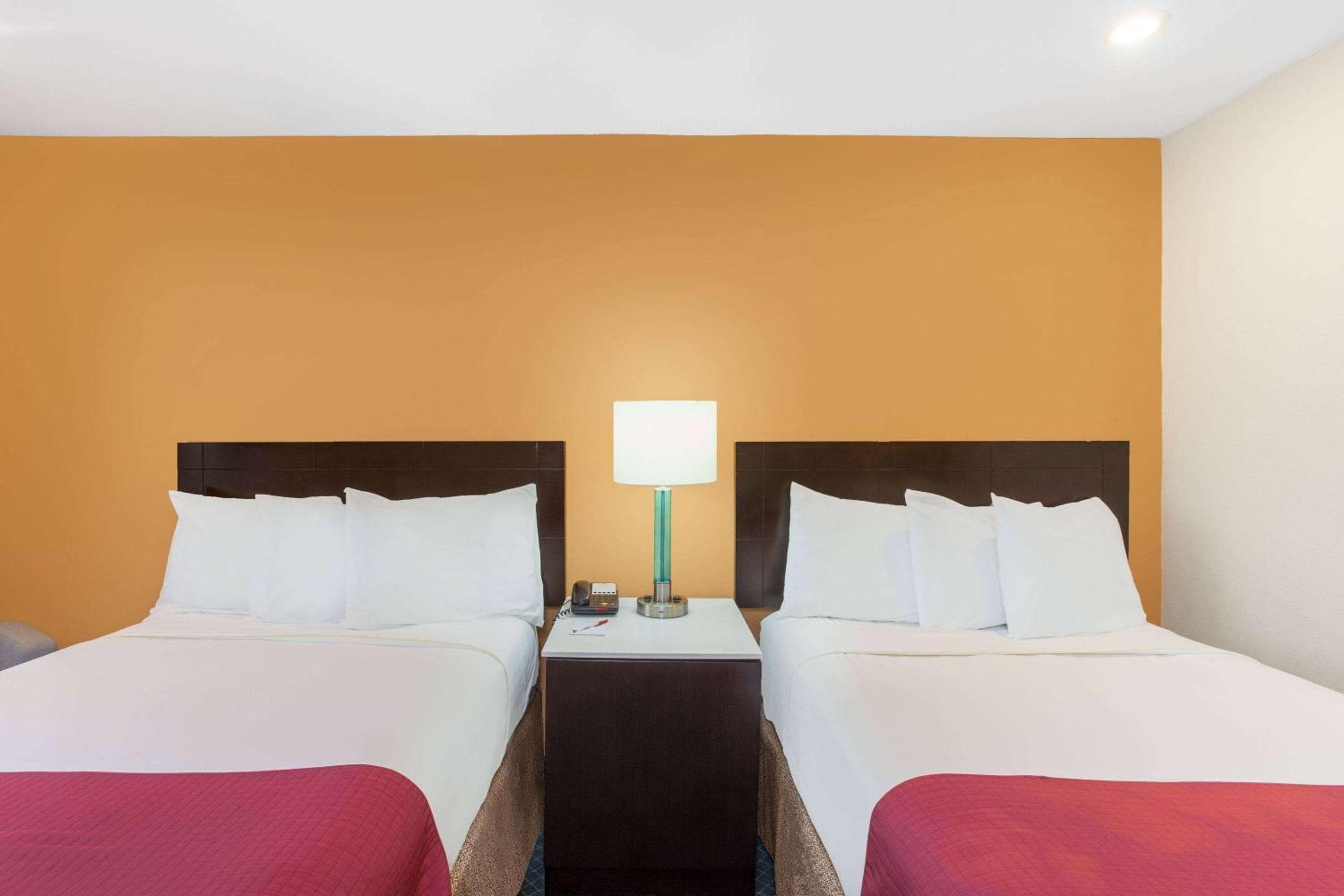 Ramada by Wyndham Culver City — 3