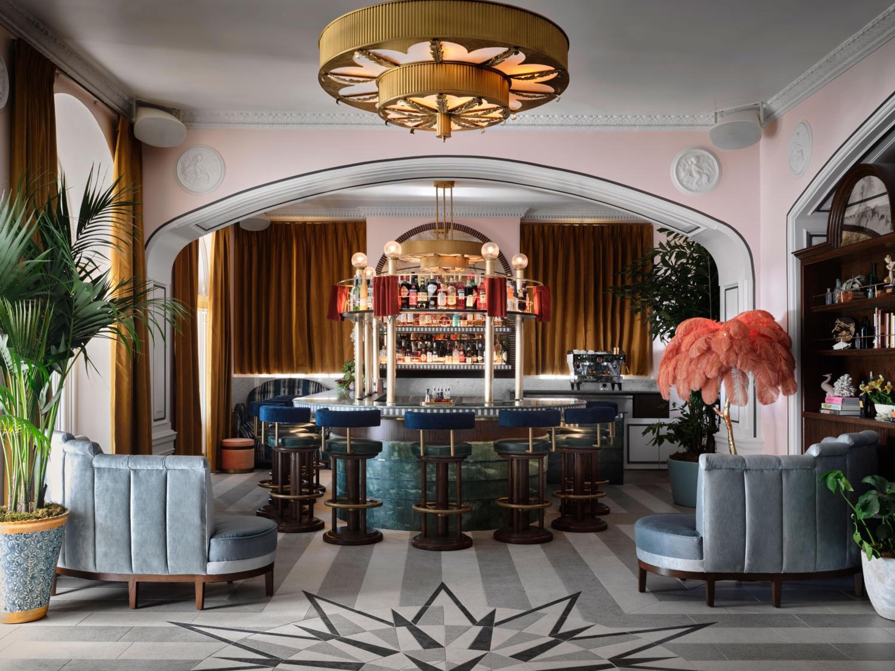 Das georgische Hotel — 4