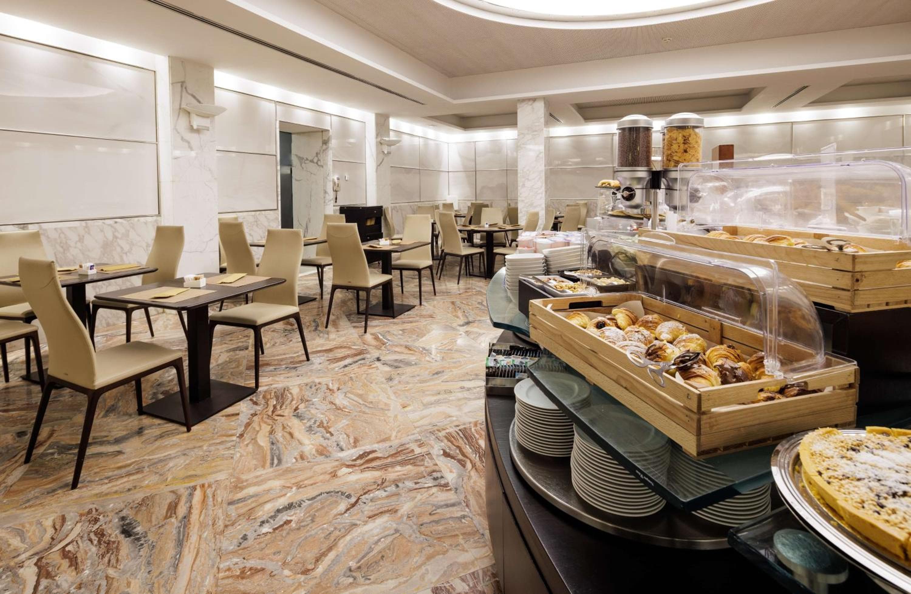 Best Western Plus Hotel Universo — 9