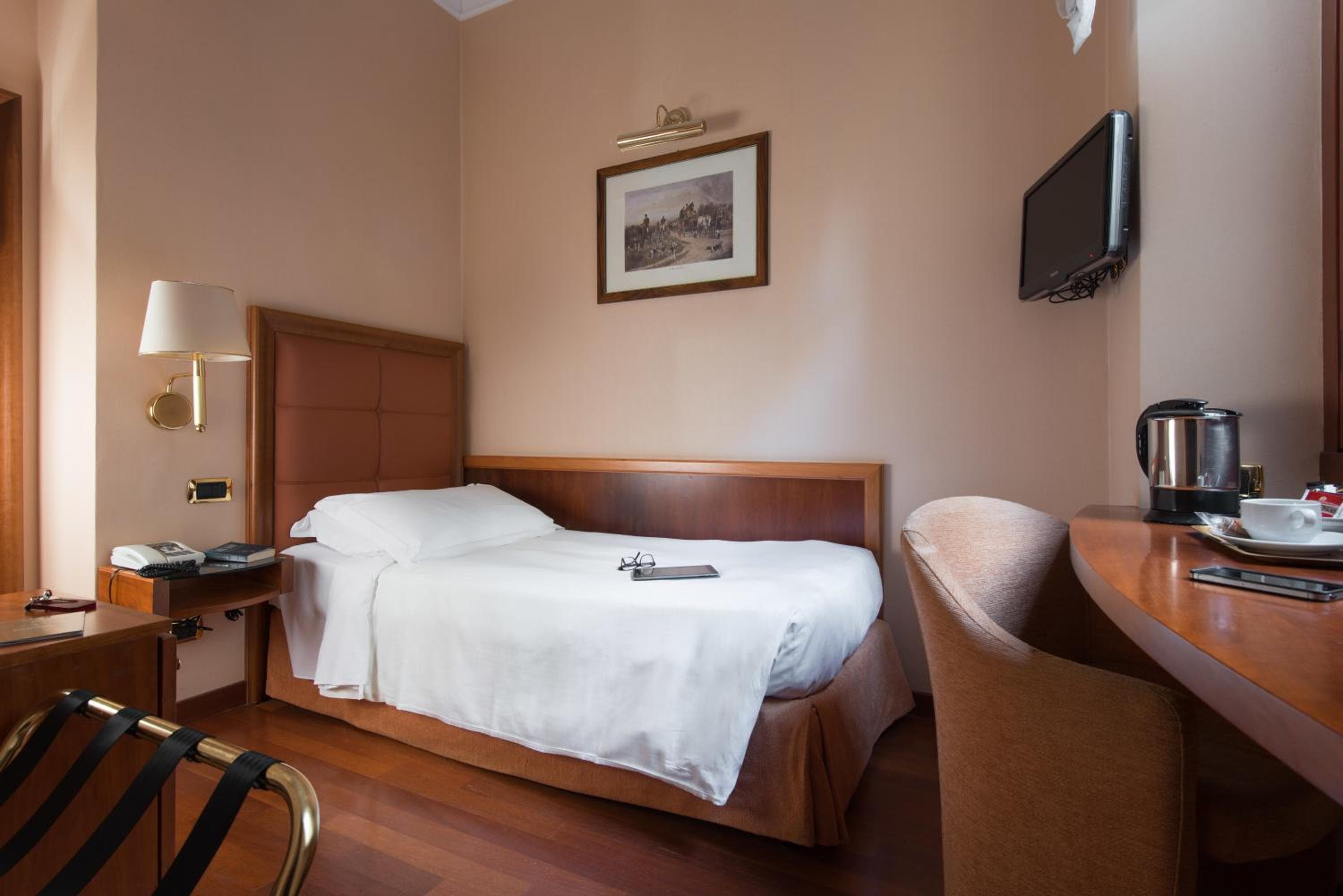 Hotel Berna hotel, Via Napo Torriani 18, Milan, Italy — photo 12