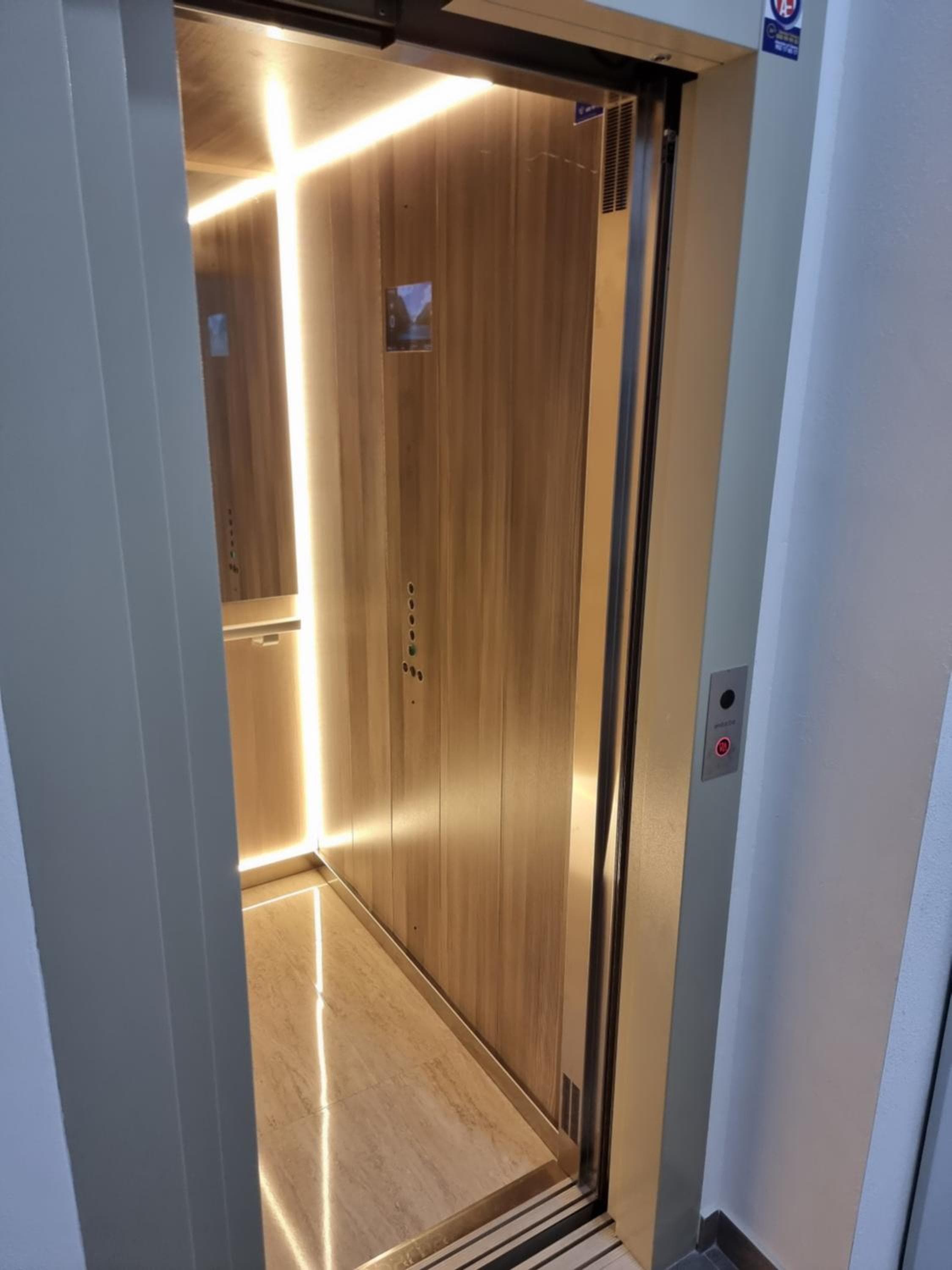 APARTAMENTOS ELEMAR free luggage storage — 16