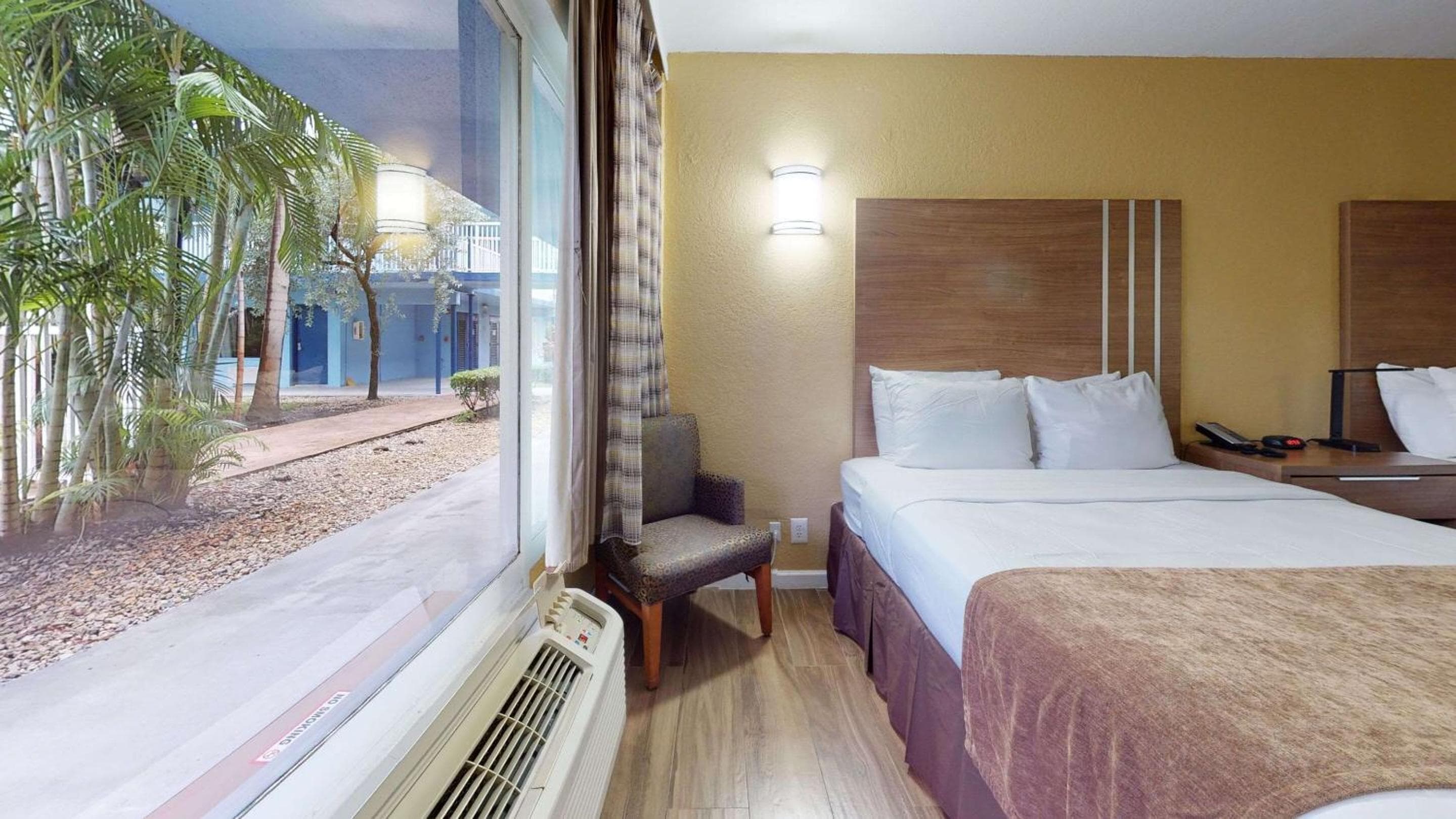 Rodeway Inn & Suites Fort Lauderdale Airport & Cruise Port — 13