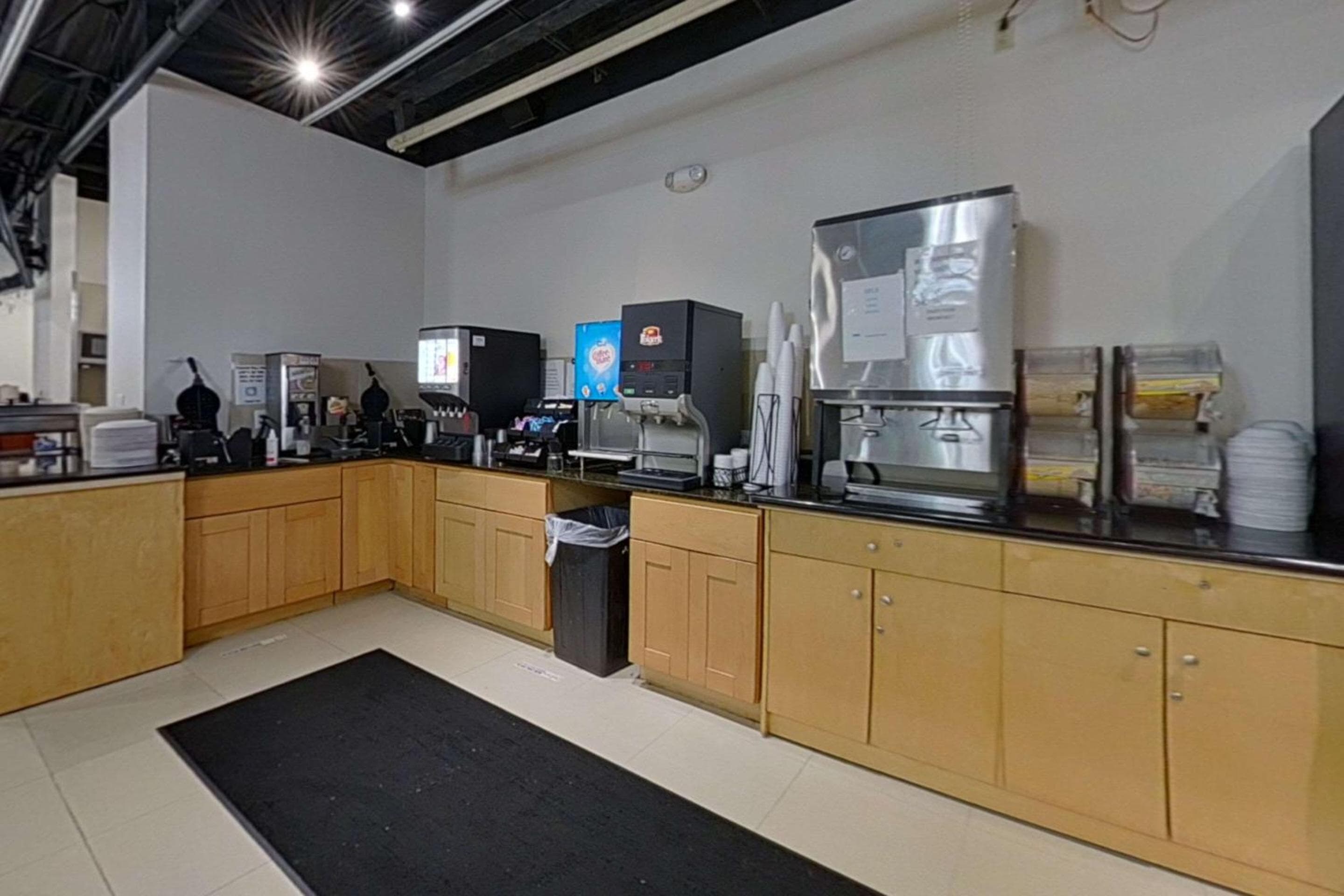 Rodeway Inn & Suites Fort Lauderdale Airport & Cruise Port — 2
