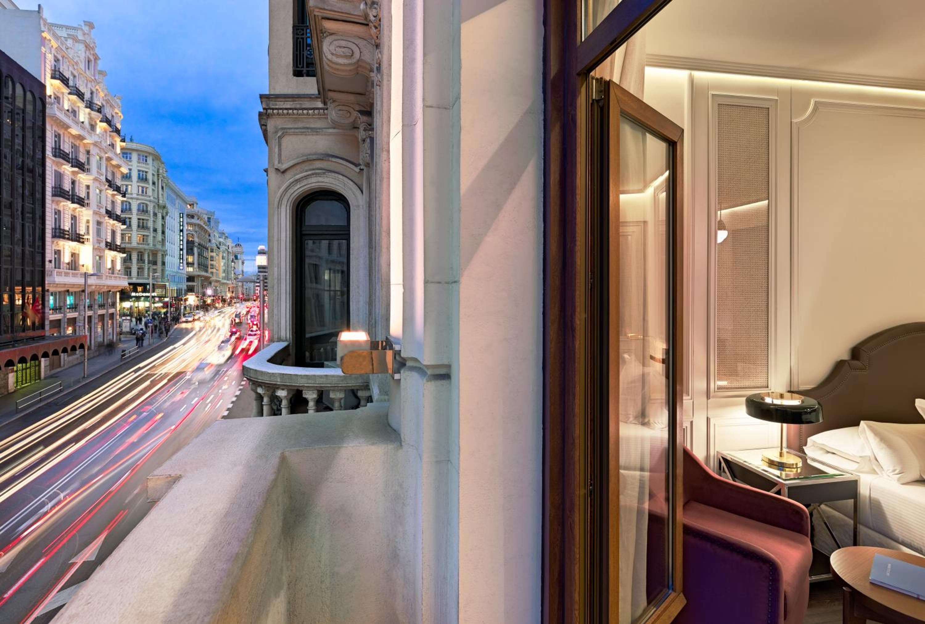 Boutique Hotel H10 Villa de la Reina — 28
