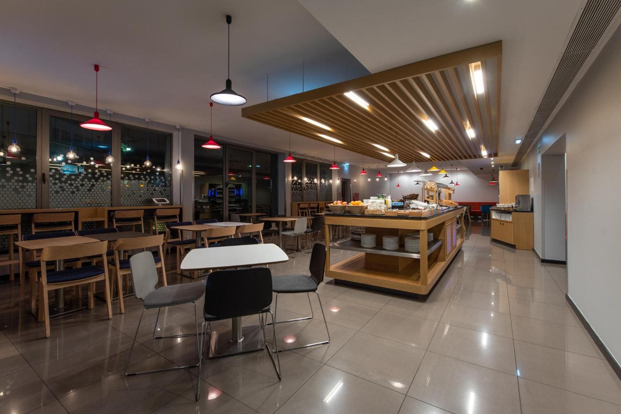Holiday Inn Express Lisbon Airport by IHG — 4