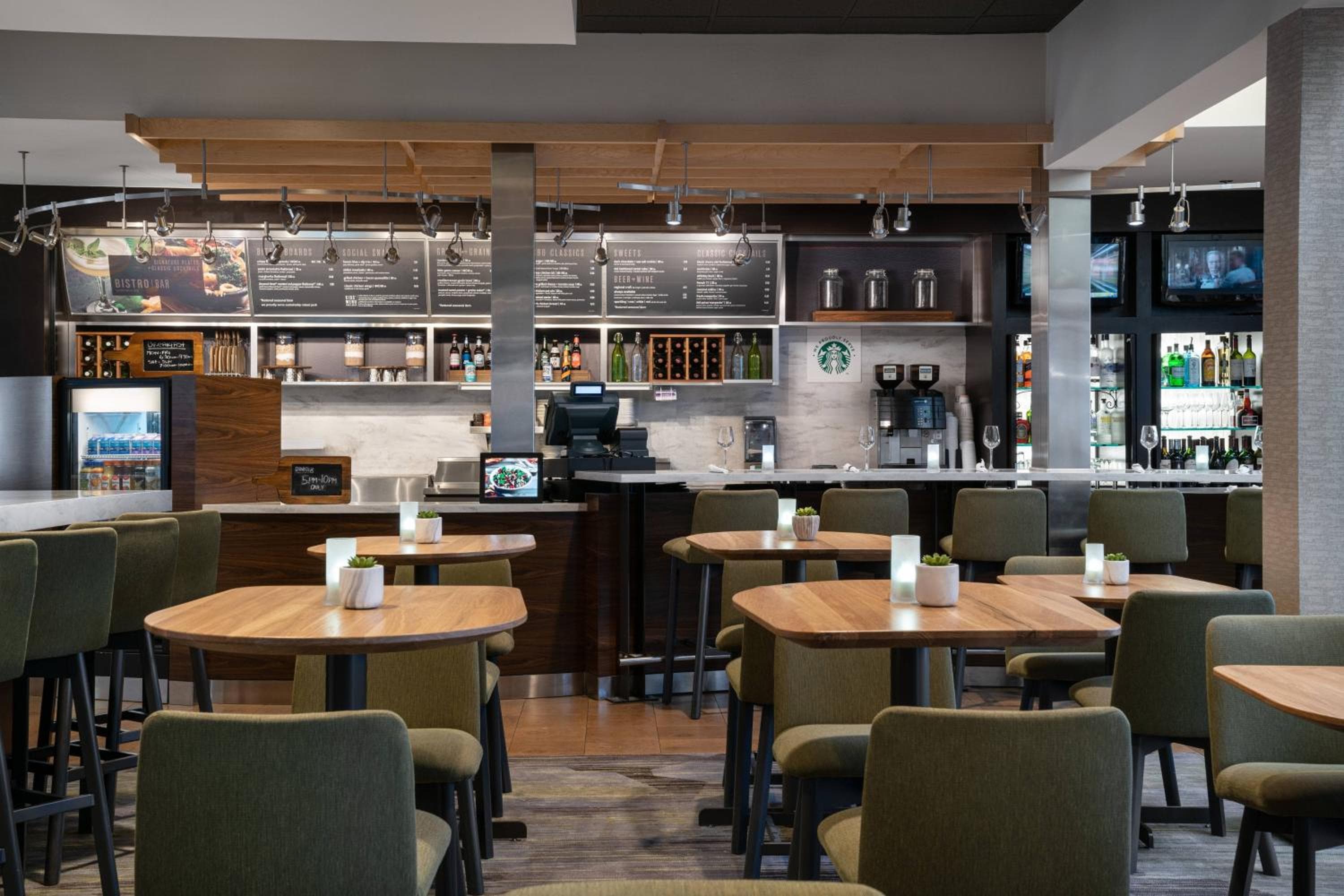 Courtyard by Marriott Las Vegas Convention Center — 24