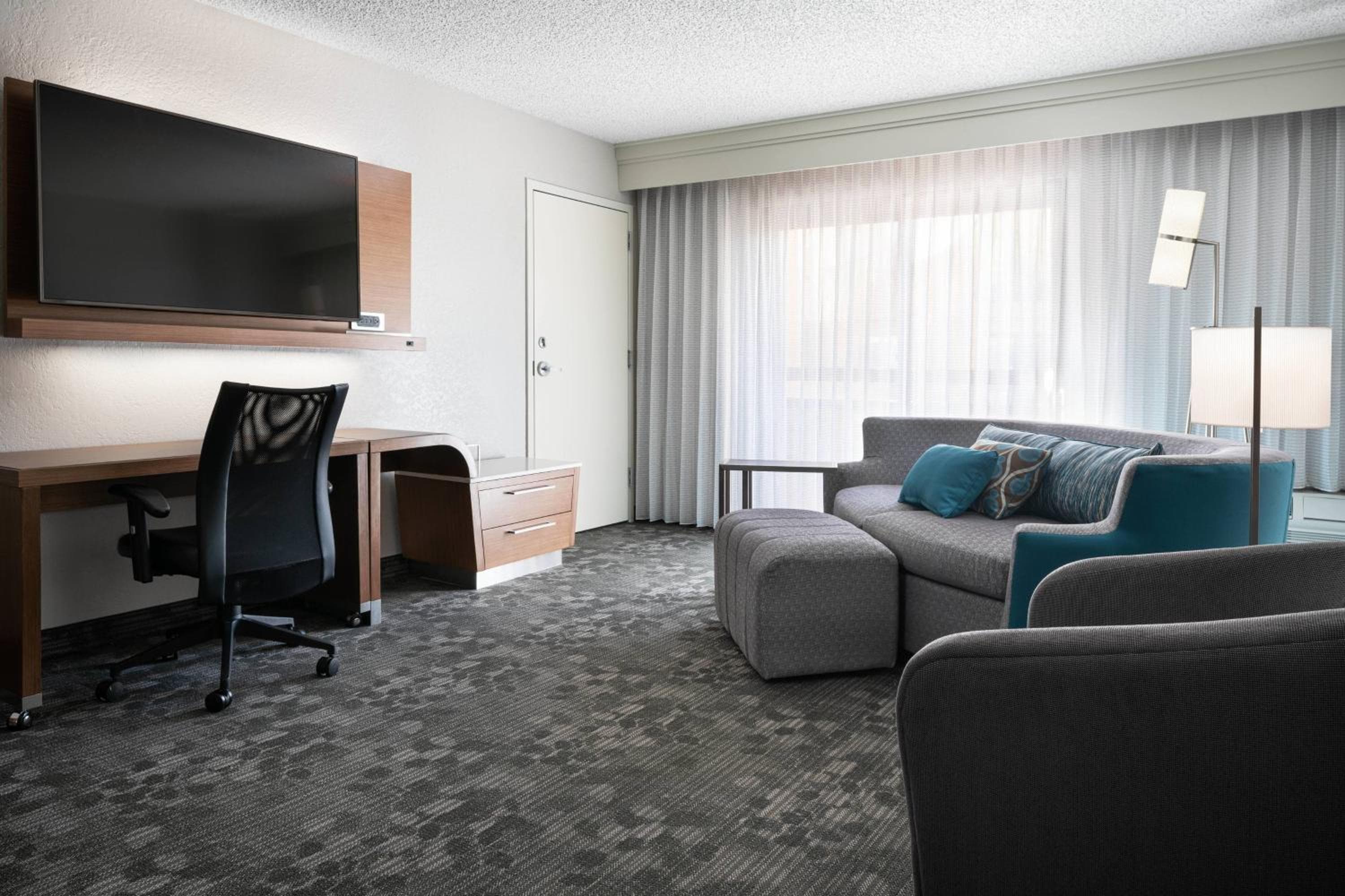 Courtyard by Marriott Las Vegas Convention Center — 10