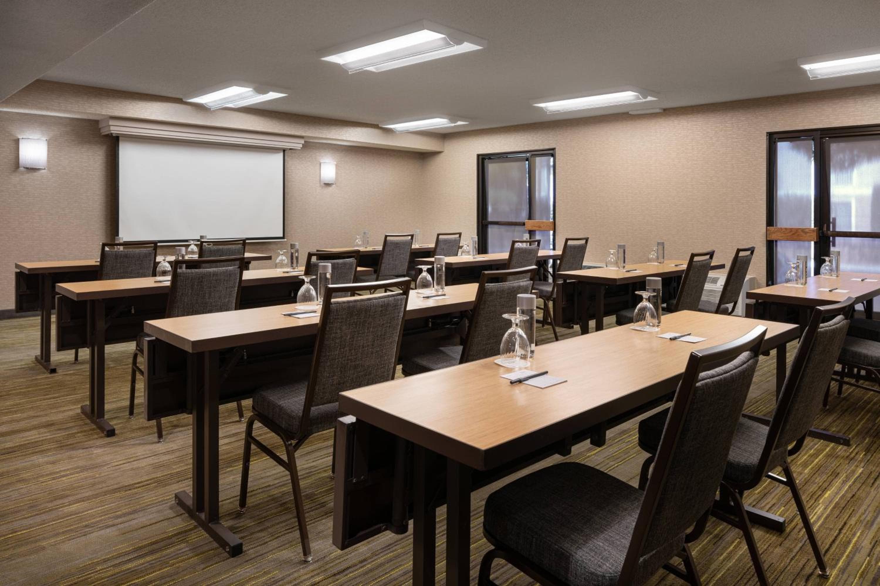 Courtyard by Marriott Las Vegas Convention Center — 30
