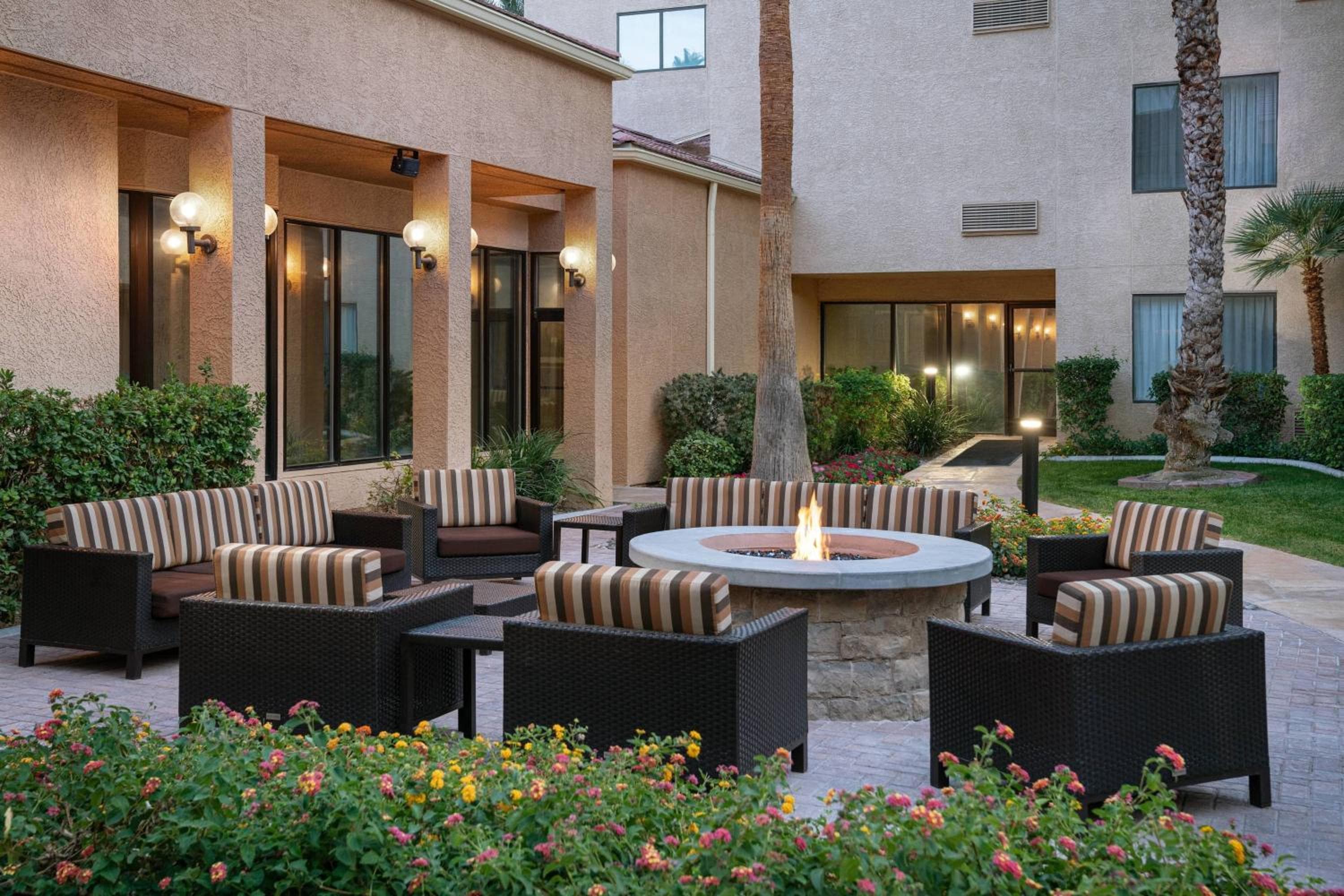 Courtyard by Marriott Las Vegas Convention Center — 23