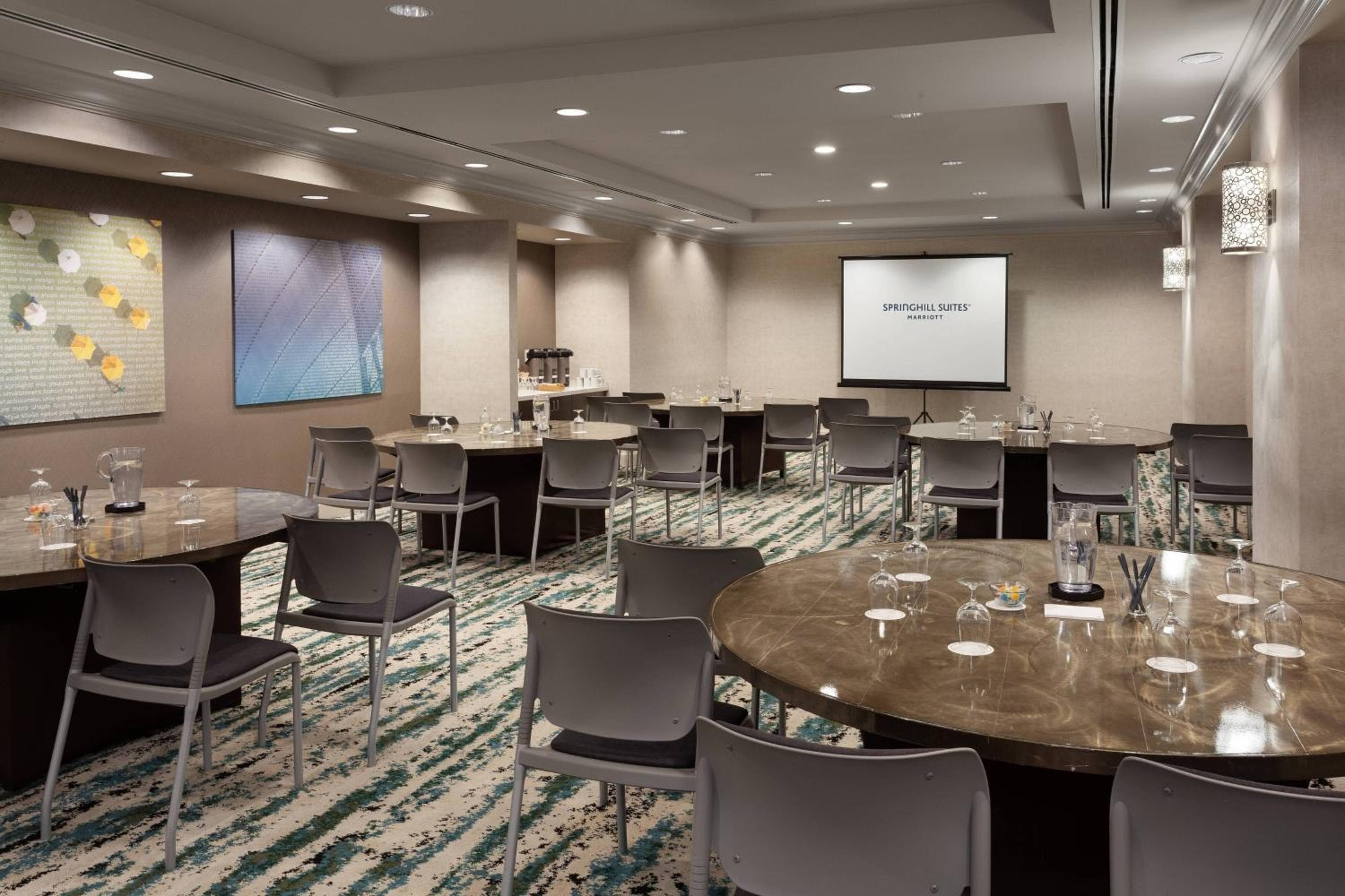 SpringHill Suites by Marriott Orlando Lake Buena Vista in Marriott Village - Hot and Healthy Complimentary Breakfast with Starbucks! — 5
