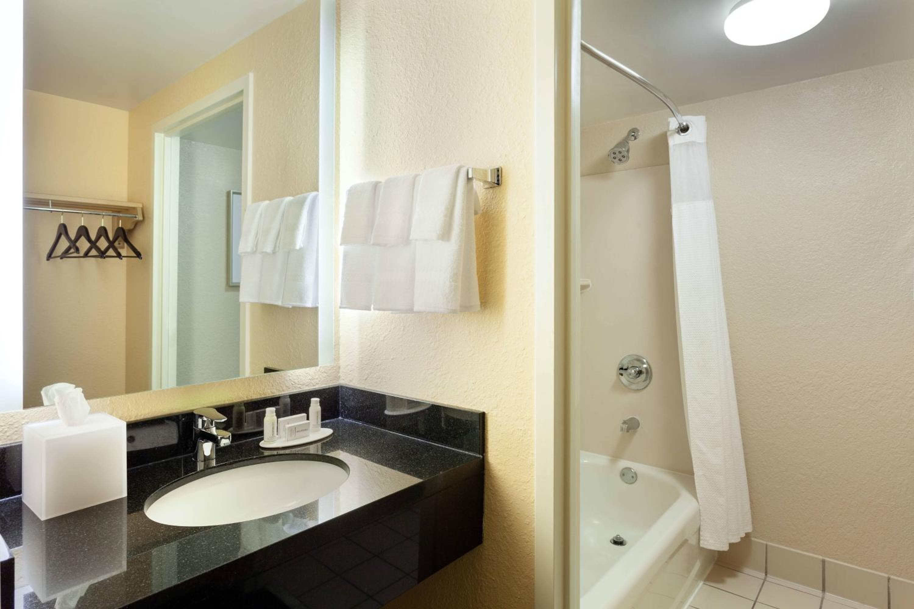 Fairfield Inn & Suites by Marriott Orlando Lake Buena Vista im Marriott Village — 13