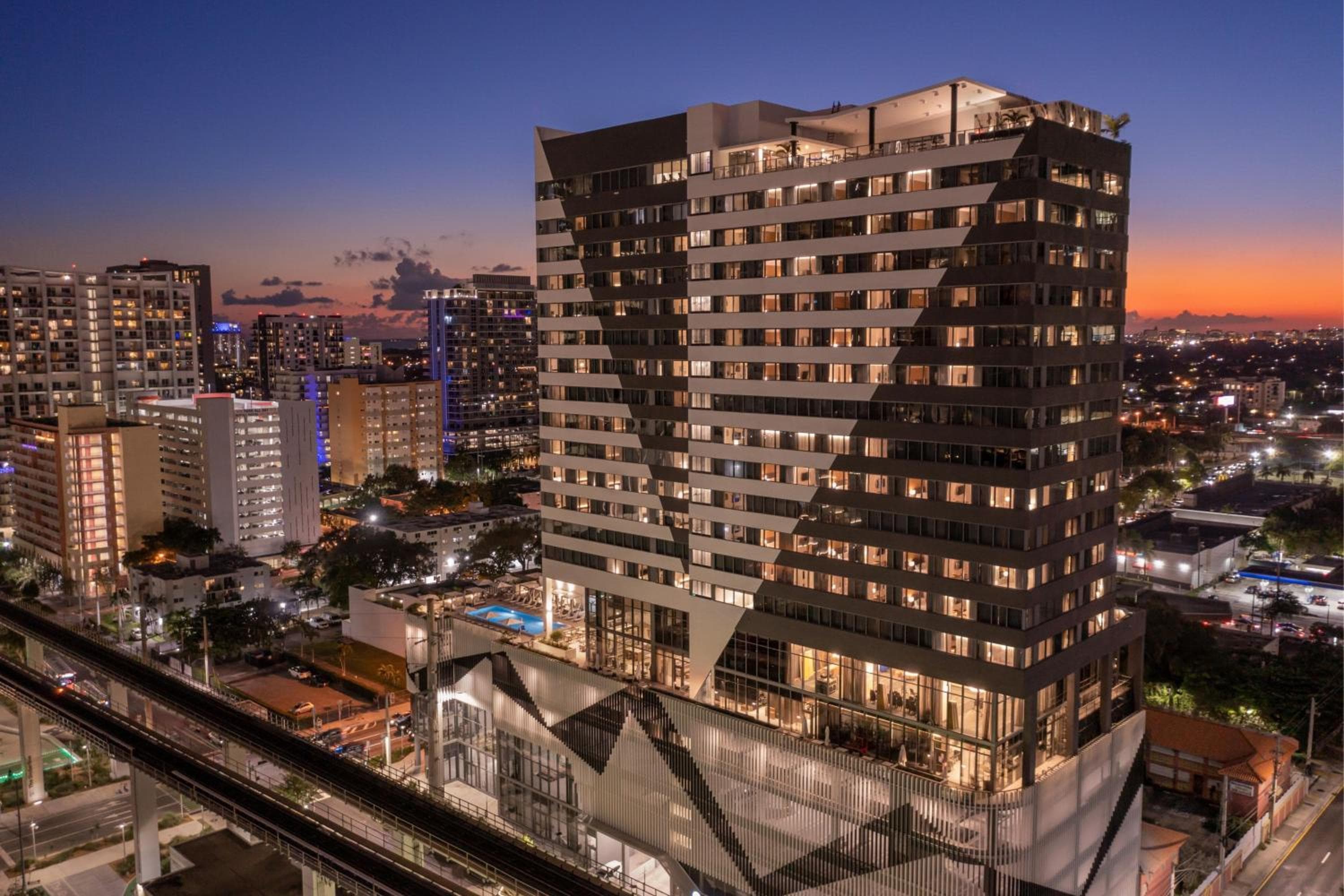 Element Miami Brickell — 1