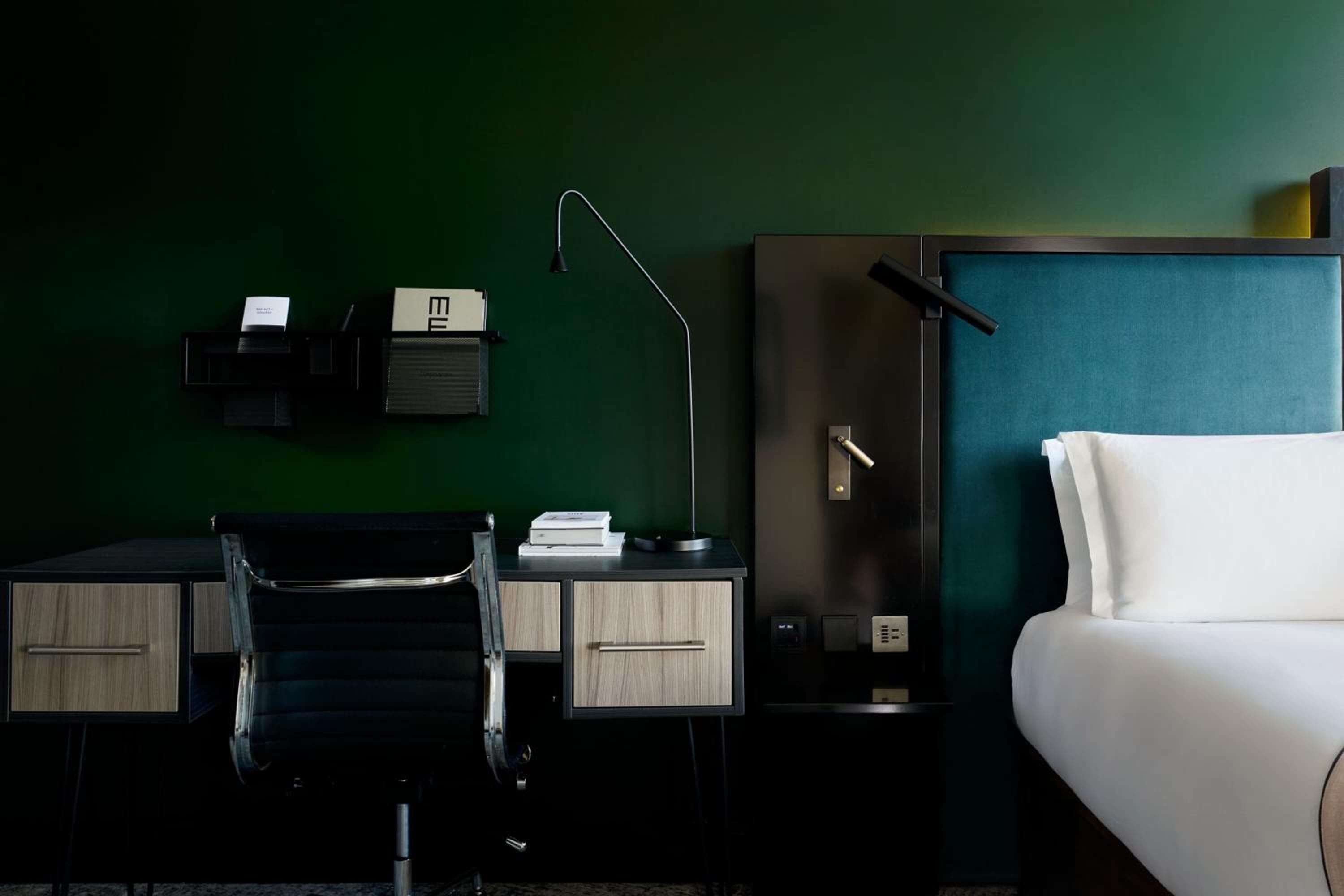 Montcalm Est, Collezione di autografi — 30
