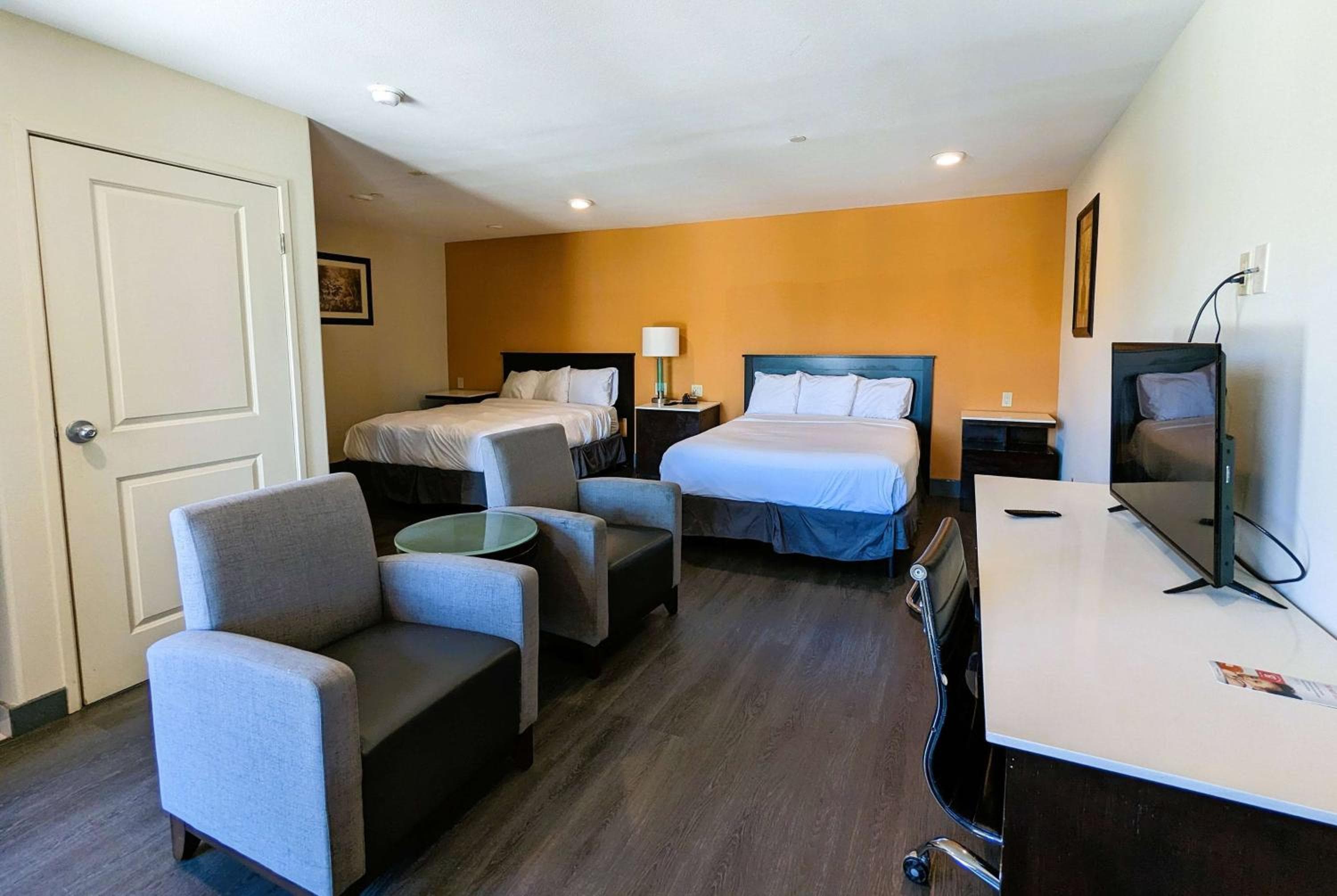 Ramada by Wyndham Culver City — 20