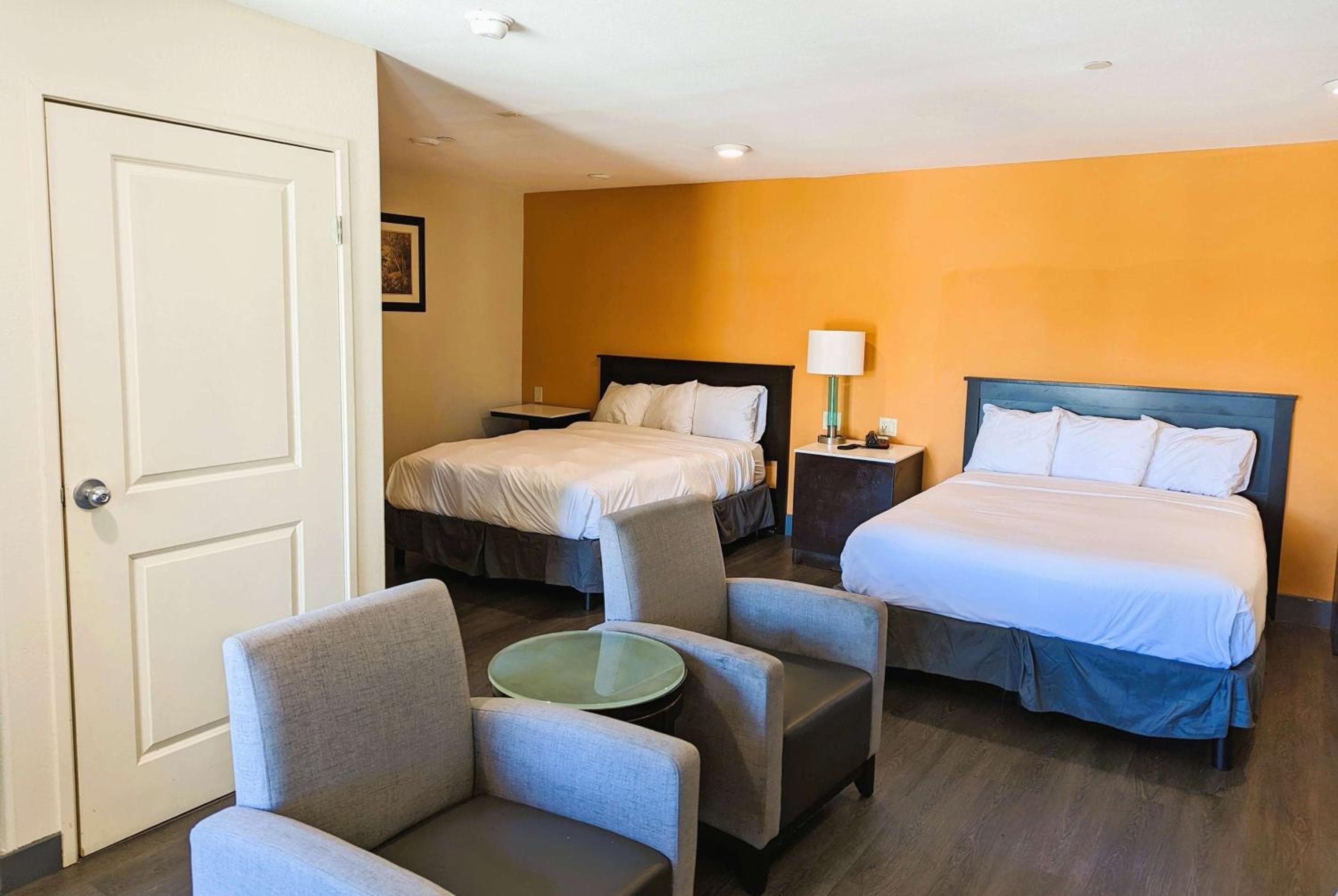 Ramada by Wyndham Culver City — 21