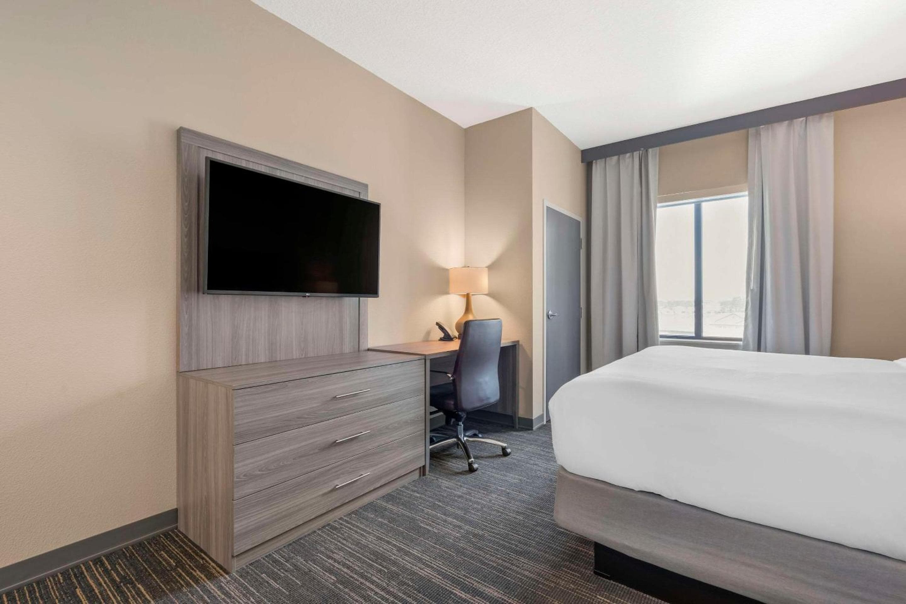 Comfort Suites Orlando Lake Buena Vista — 7
