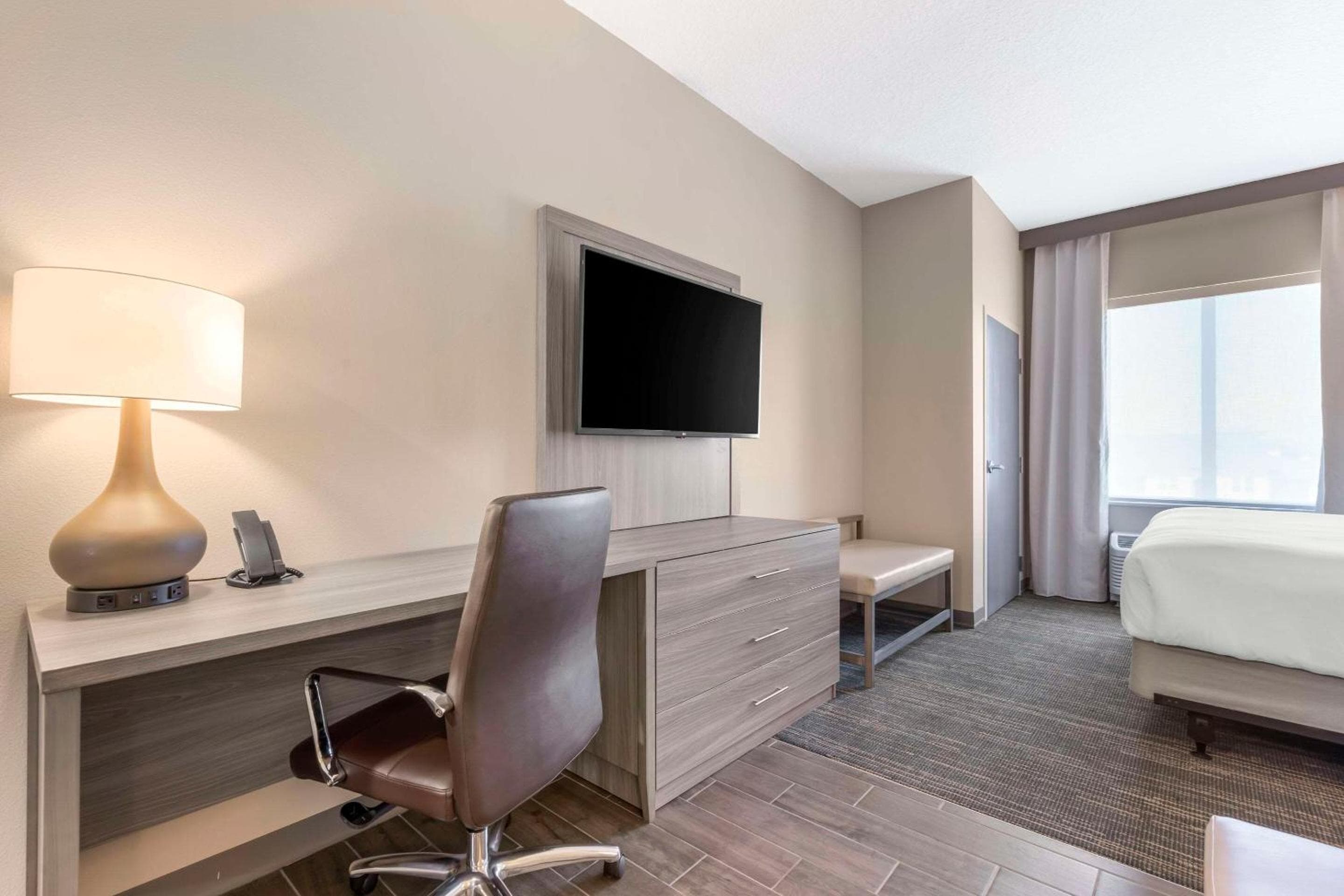 Comfort Suites Orlando Lake Buena Vista — 10