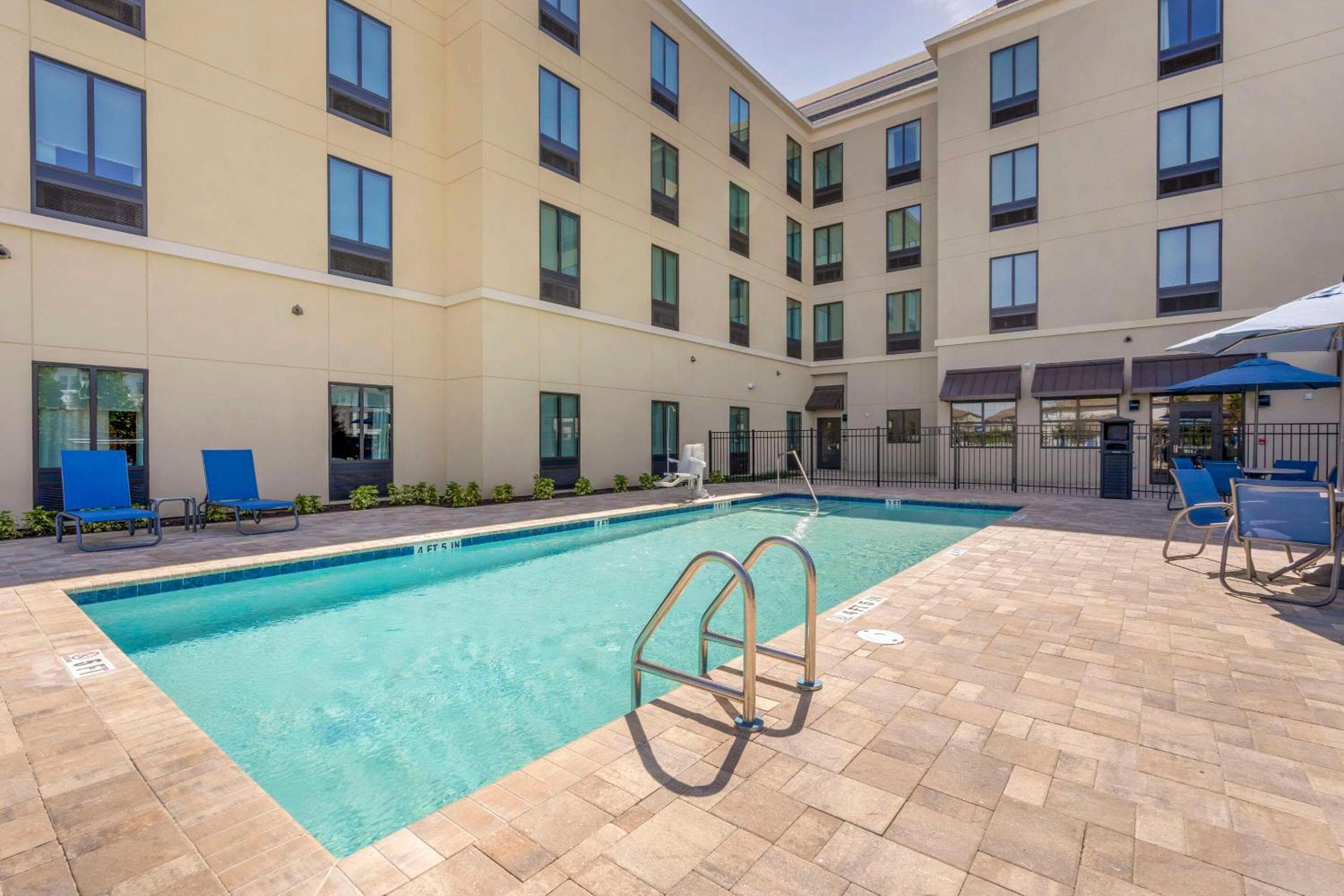 Comfort Suites Orlando Lake Buena Vista — 27