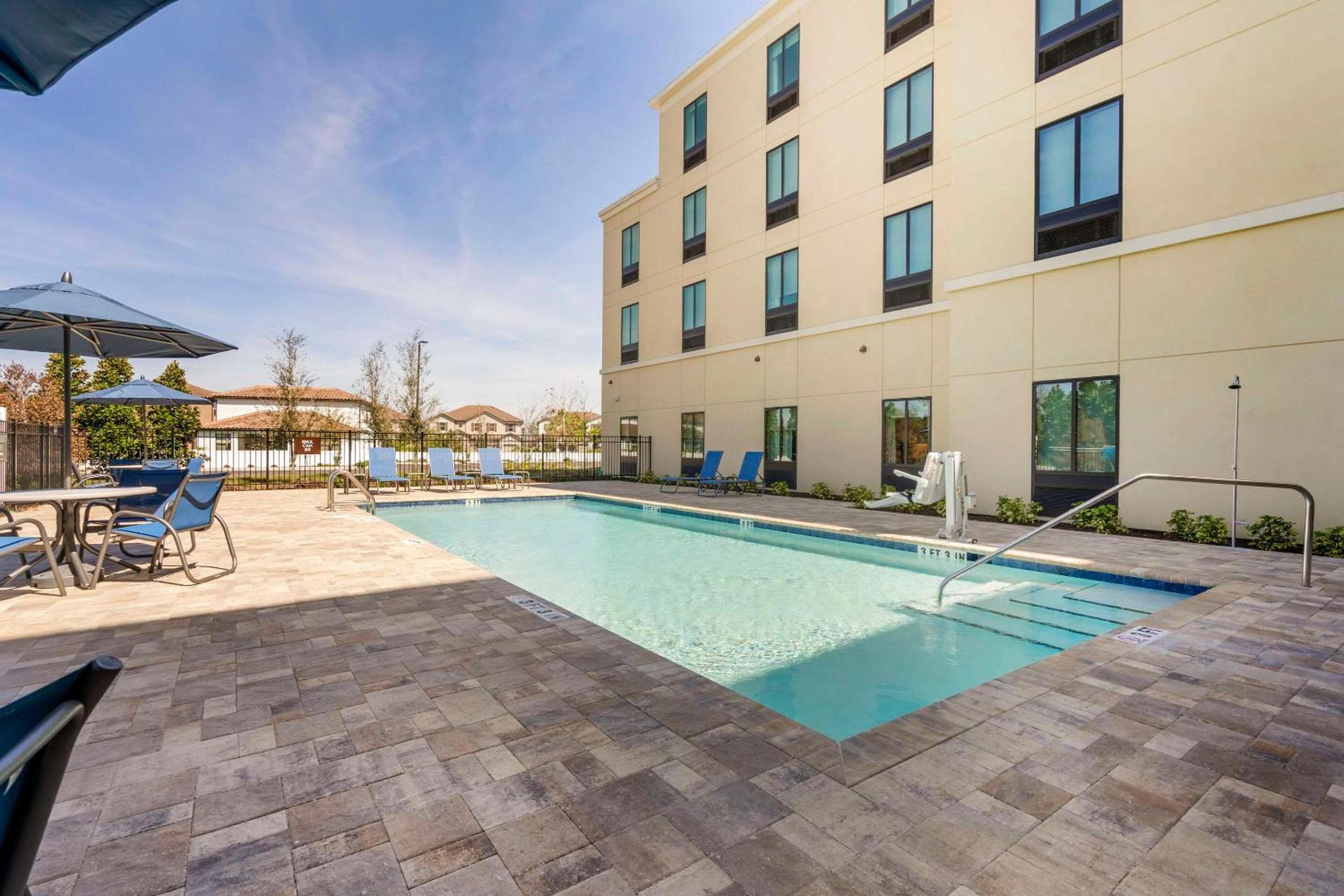 Comfort Suites Orlando Lake Buena Vista — 30